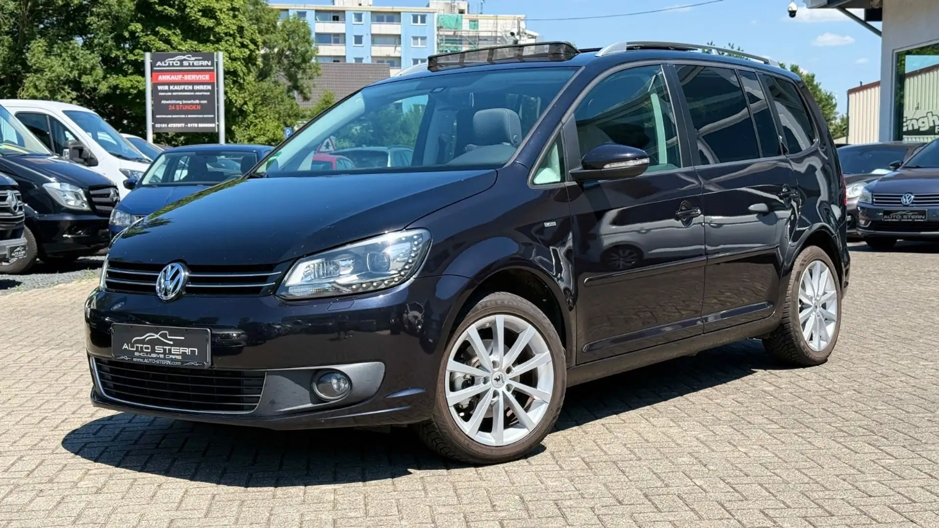 Volkswagen Touran 1.6 TDI Match BMT PANO AHK RCAM PARK-P Schwarz - 1