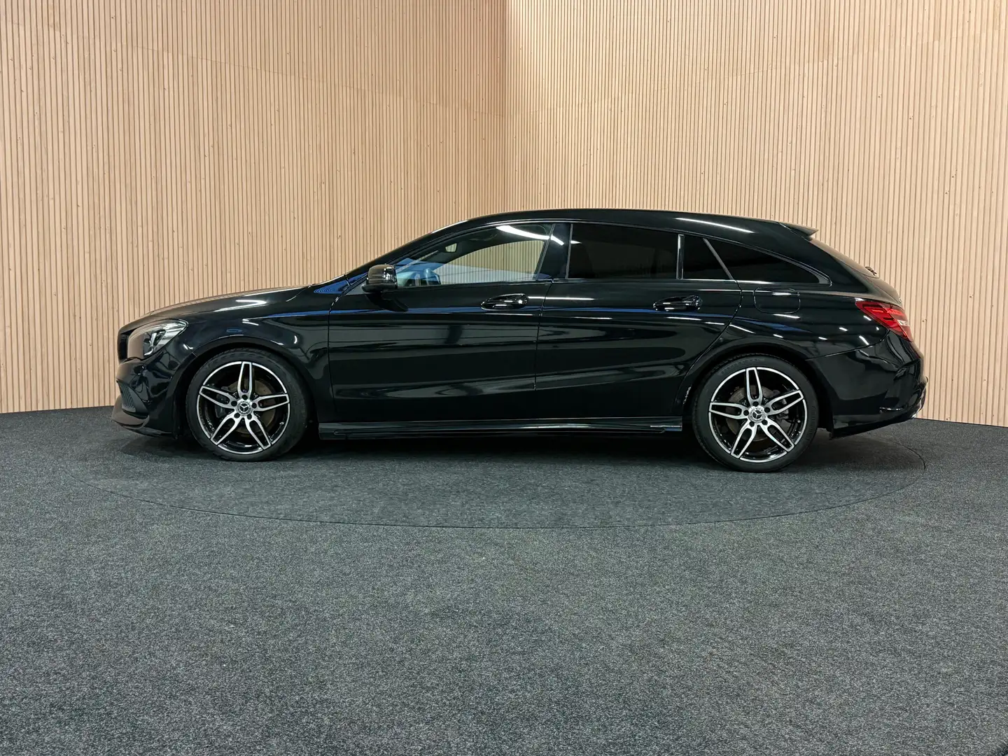 Mercedes-Benz CLA 200 CLA Shooting Brake 200 d 7G-DCT AMG Line| Verw st. Schwarz - 2