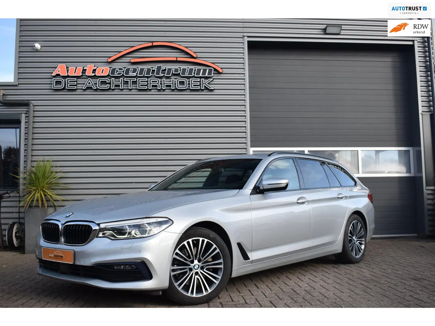 BMW 520 5-serie Touring 520d xDrive High Executive Edition Grau - 1