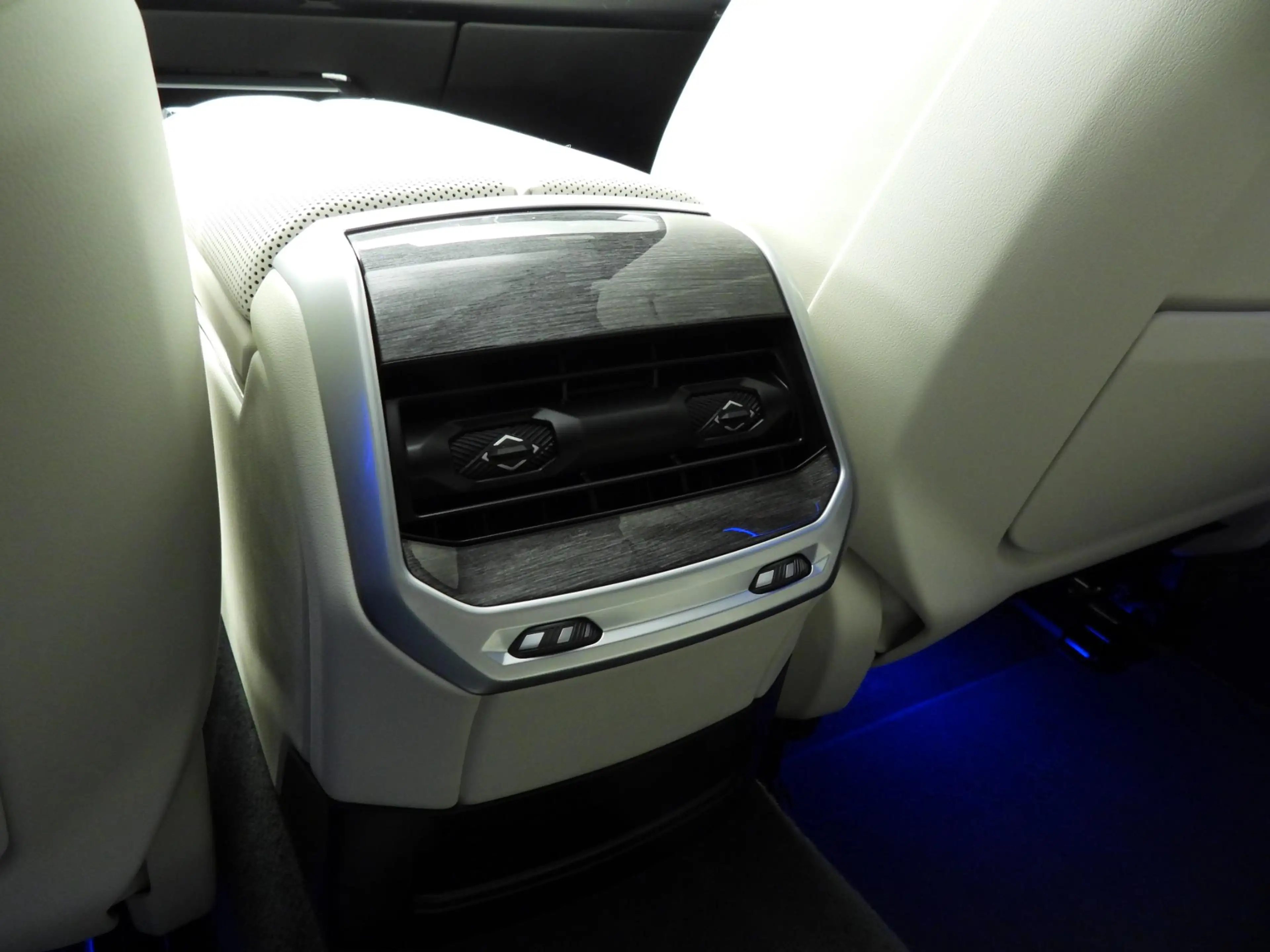 BMW 750 7-serie 750e xDrive | LED | Leder | HUD | Active c — photo 12