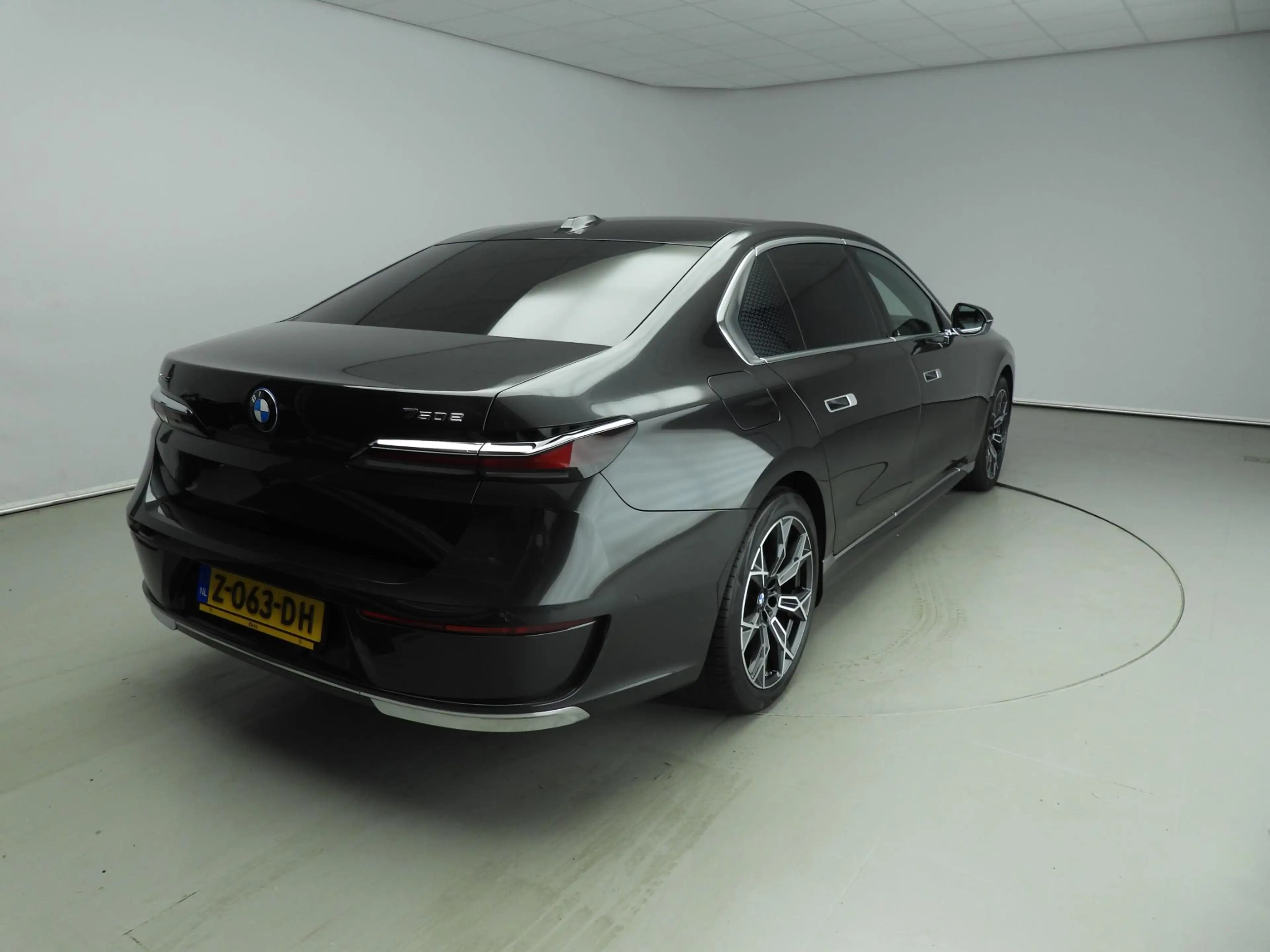 BMW 750 7-serie 750e xDrive | LED | Leder | HUD | Active c — photo 2