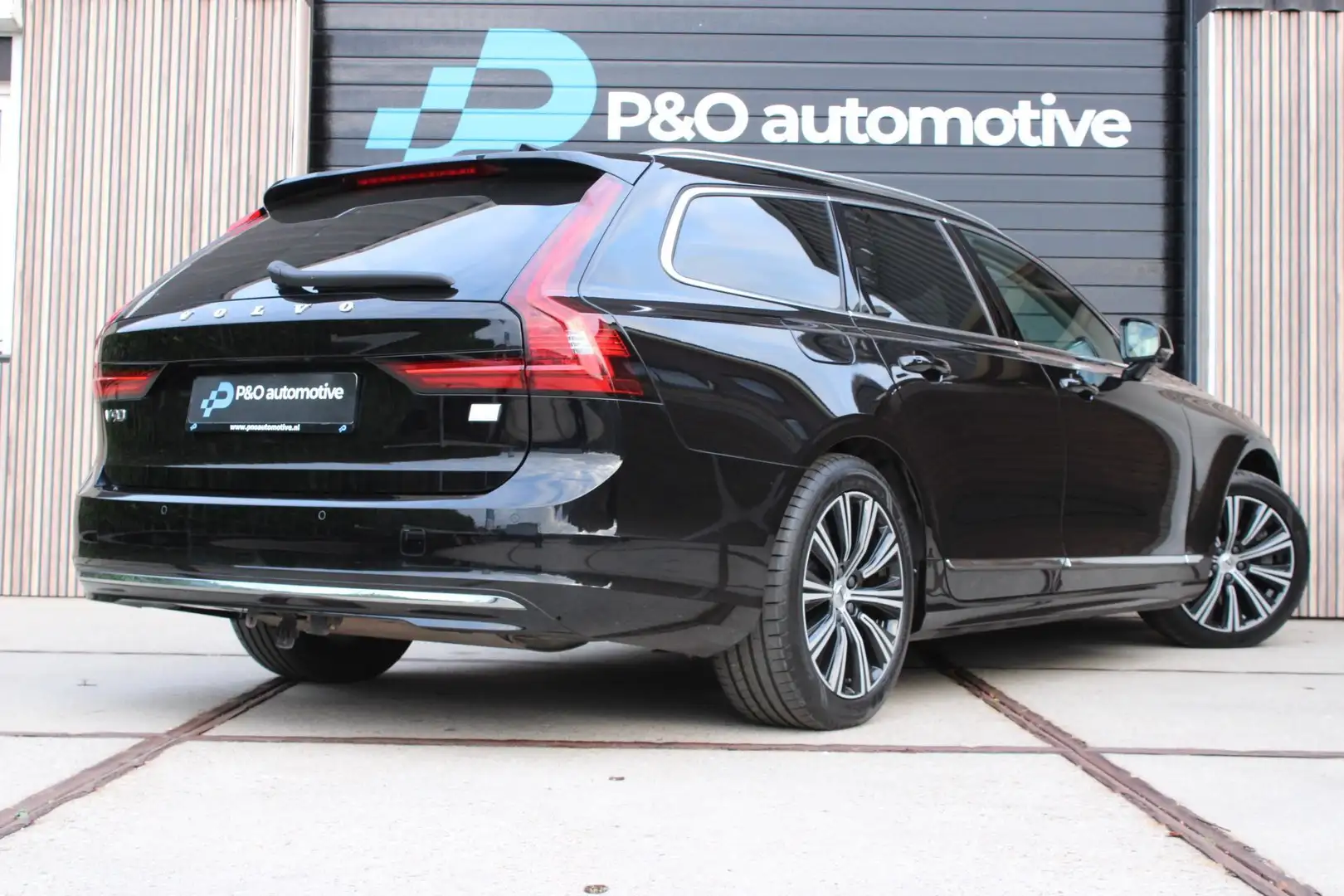 Volvo V90 2.0 T6 AWD Inscription H/K - PANO - TREKHAAK - ACC Noir - 2