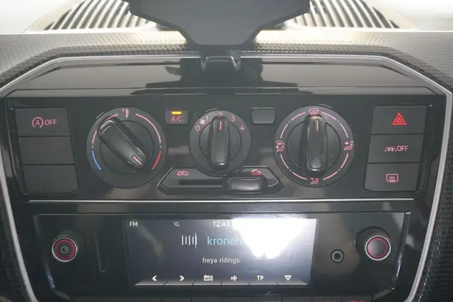 Volkswagen up! view 14