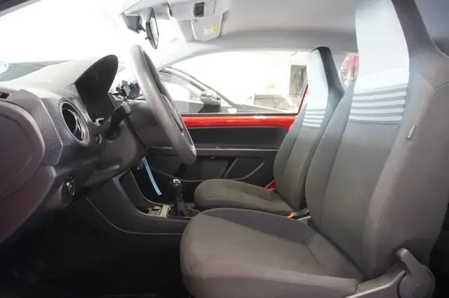 Volkswagen up! view 8