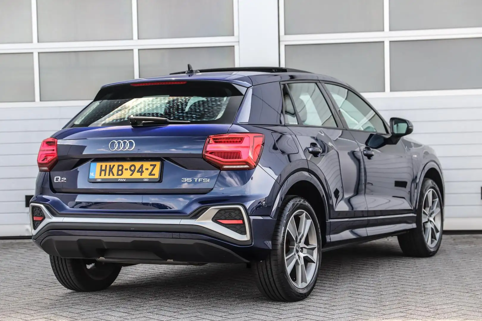 Audi Q2 35 TFSI 150pk S-tronic S-Line Edition | Panoramada Blauw - 2