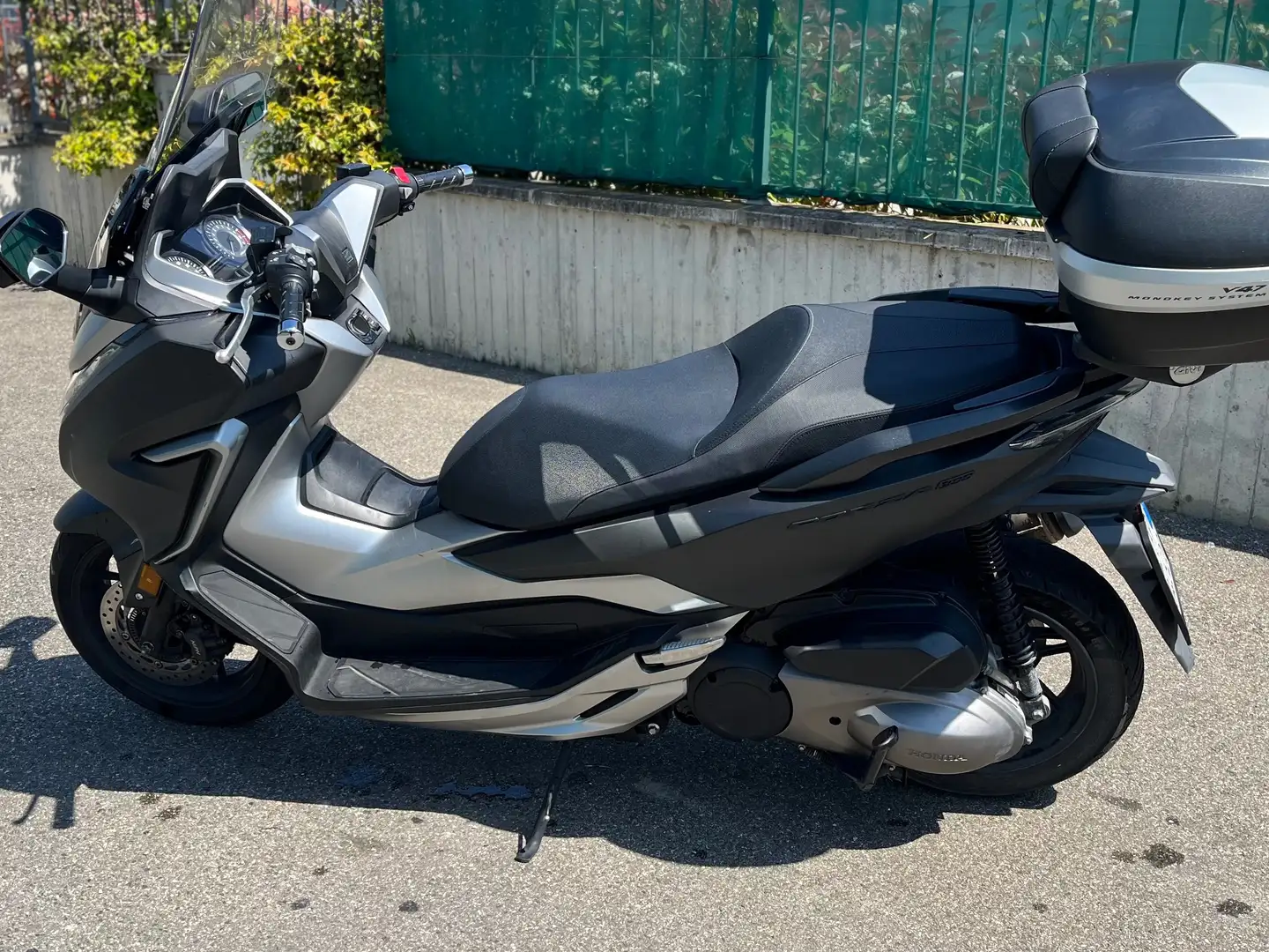 Honda Forza 300 Gris - 2