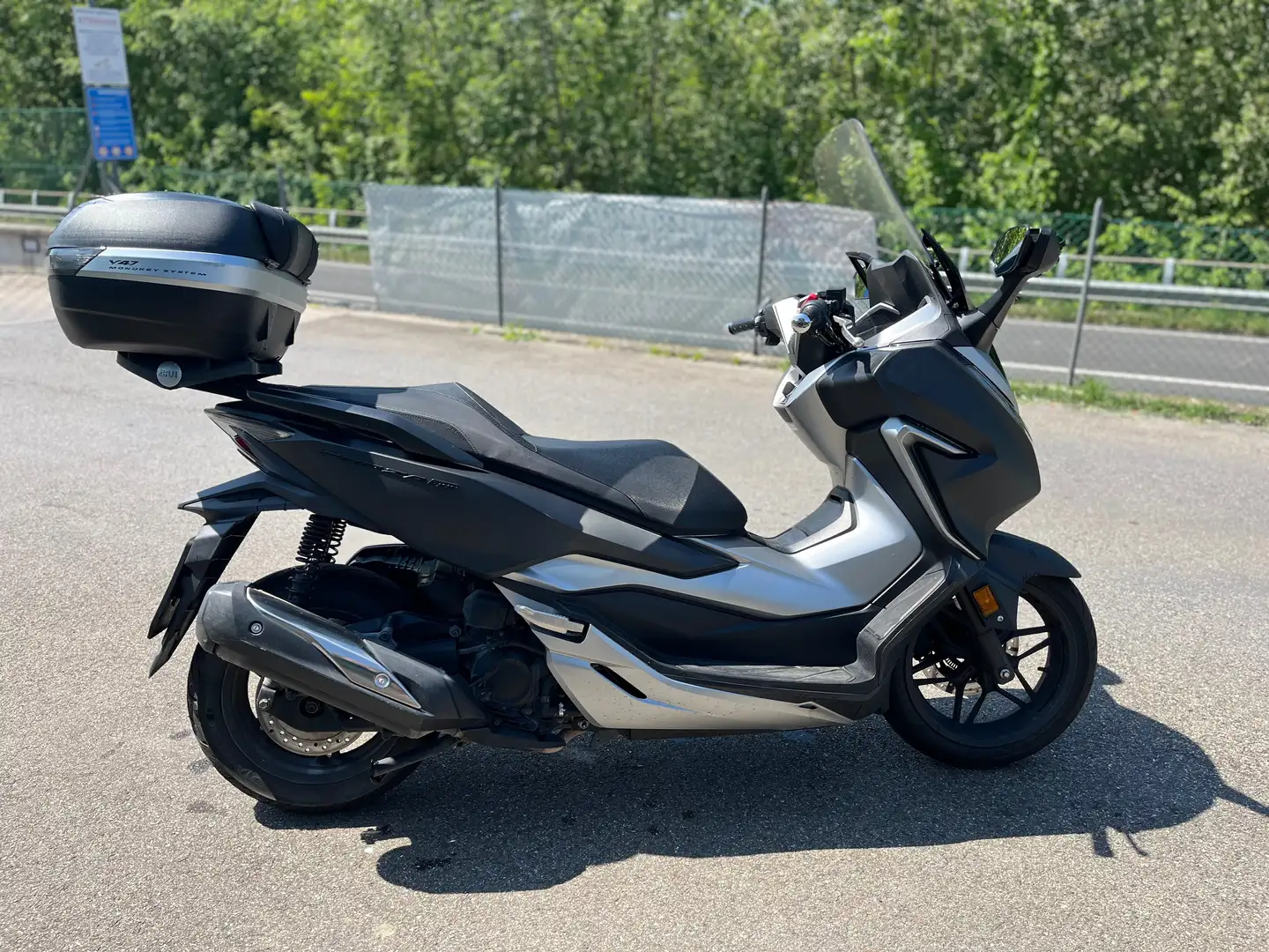 Honda Forza 300 Gris - 1