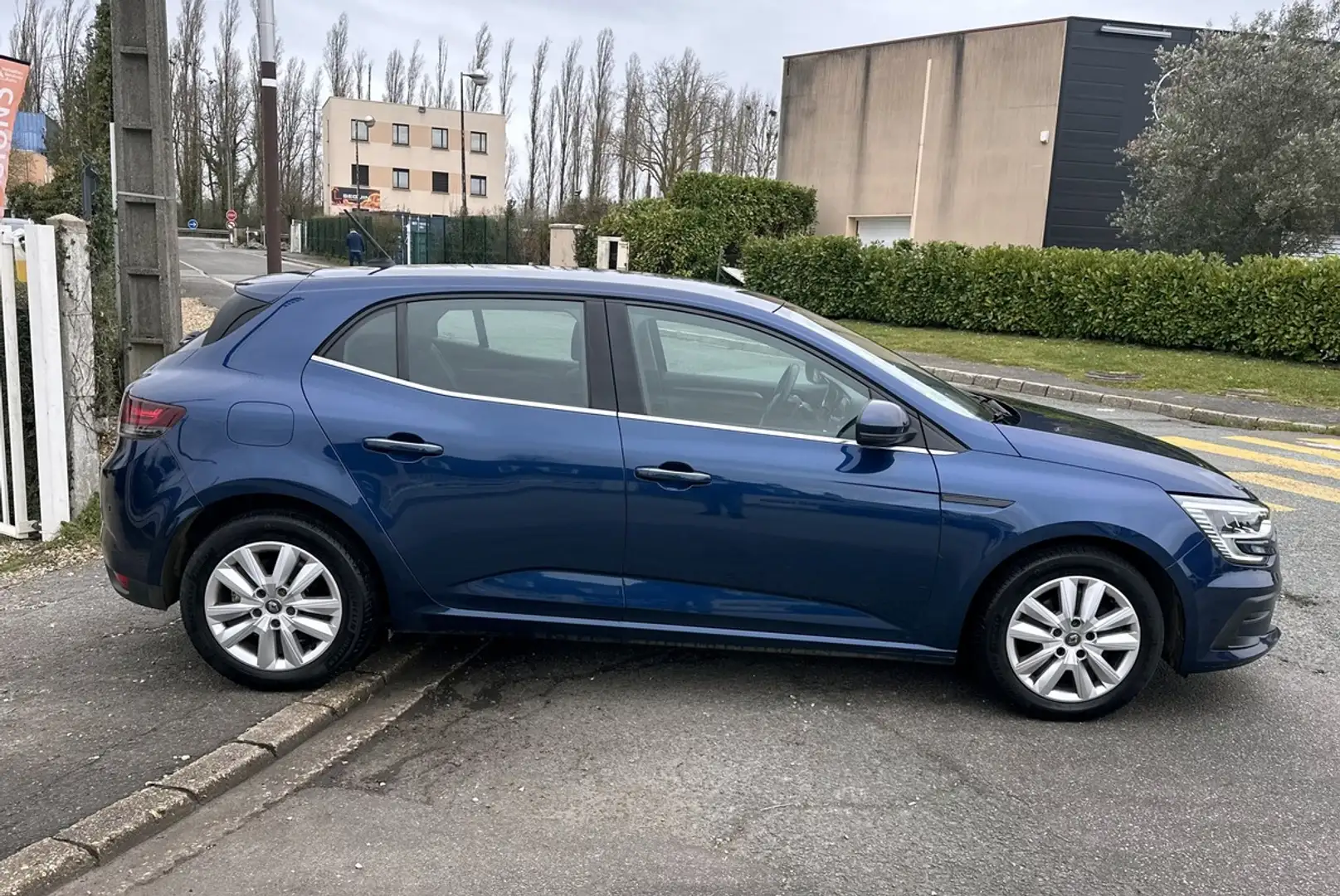 Renault Megane ZEN 1.0 TCe 115CV BVM6 TBEG 9159HT ENTRETIEN COMPL Azul - 2