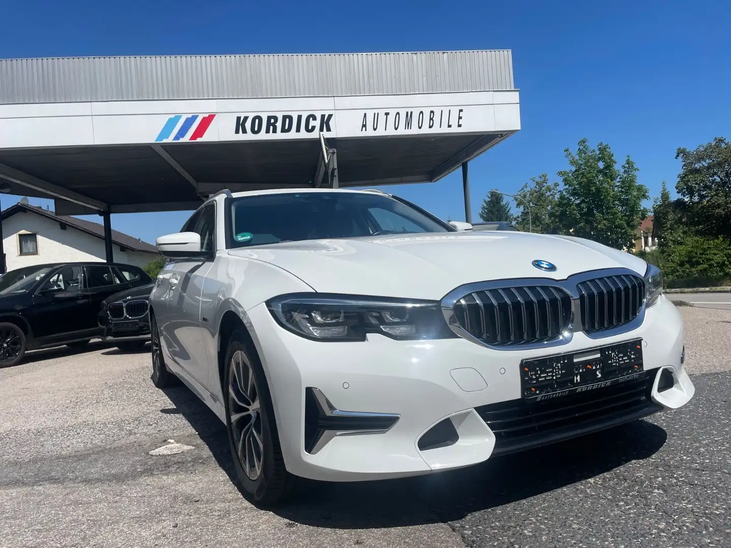 BMW 320 e TOURING G21 "LUXURY LINE"/AHK/SPORTSITZ/SHZ Weiß - 2