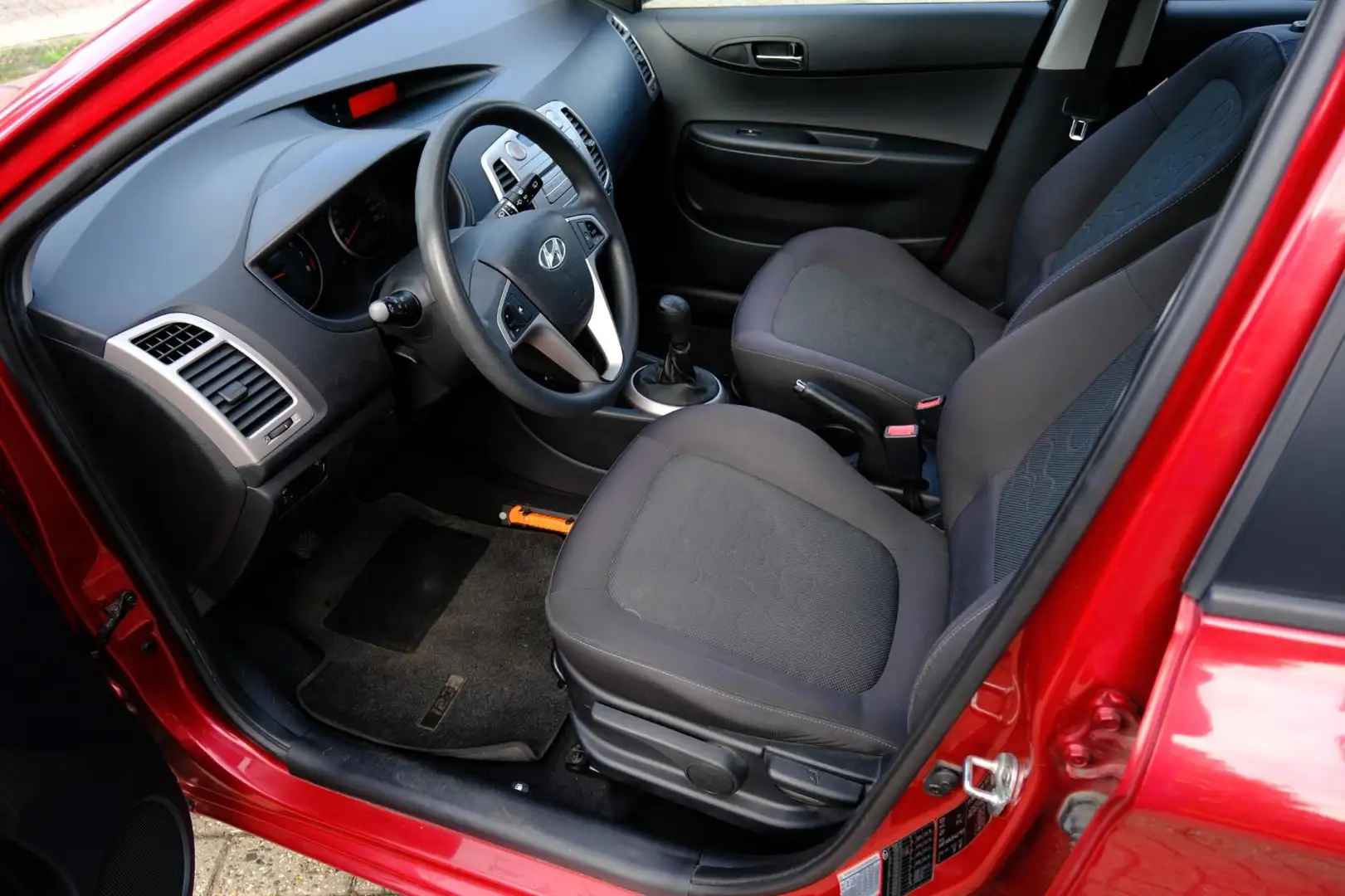 Hyundai i20 1.4i DynamicVersion 5-drs AIrco|1e Eigenaar! Rood - 2
