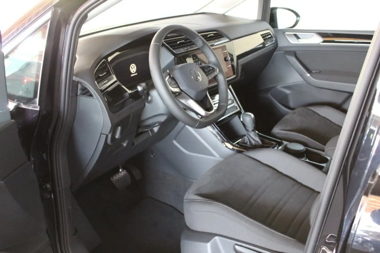 Volkswagen Touran 1.5TSI DSG HIGHLINE IQ.LIGHT 7-SITZER KEYLESS Schwarz - 2