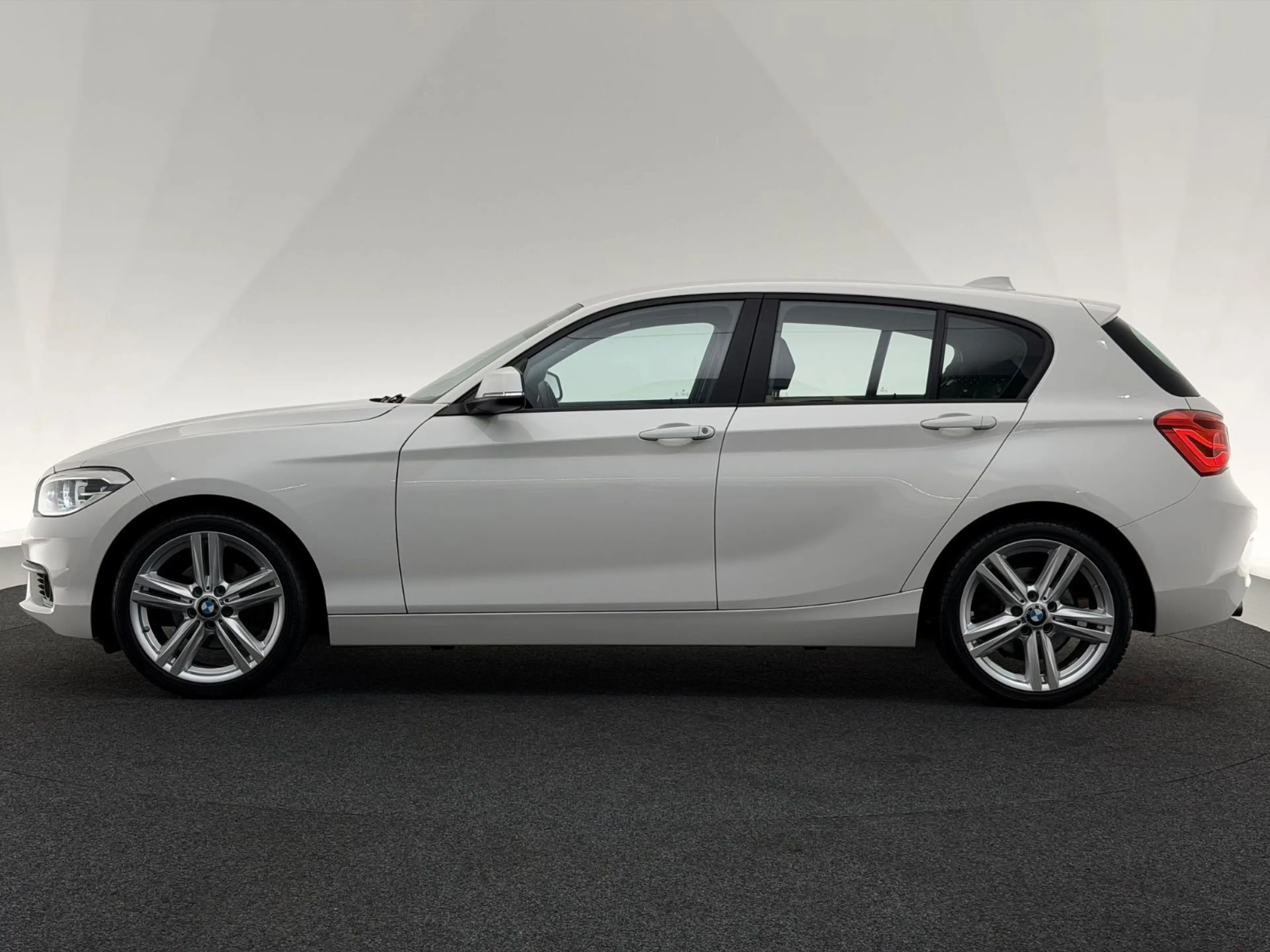 BMW 120 i Lim.*ADVANTAGE*LED-SHZ-TEMPOMAT-NEBEL-PDC — photo 4