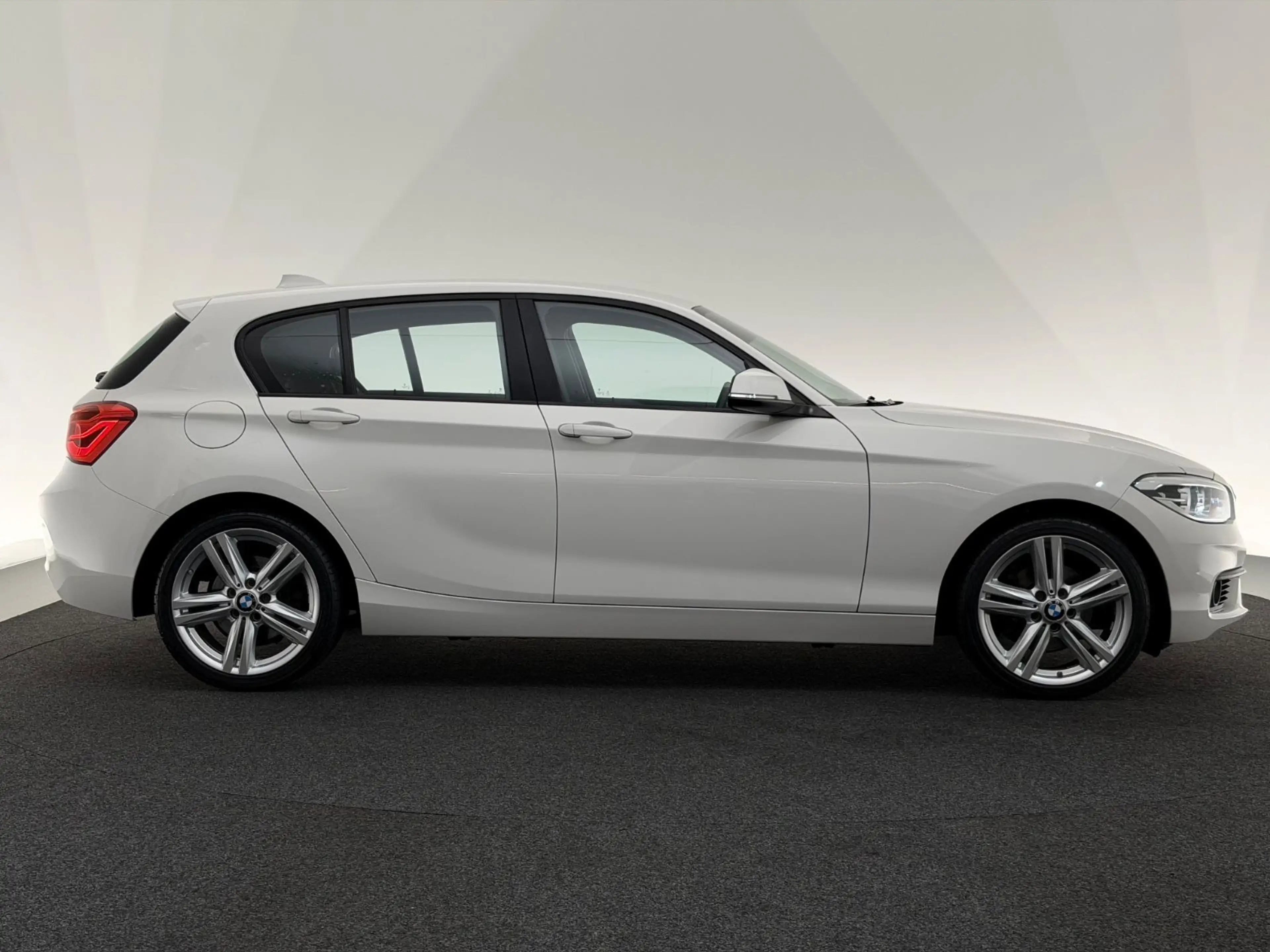 BMW 120 i Lim.*ADVANTAGE*LED-SHZ-TEMPOMAT-NEBEL-PDC — photo 8
