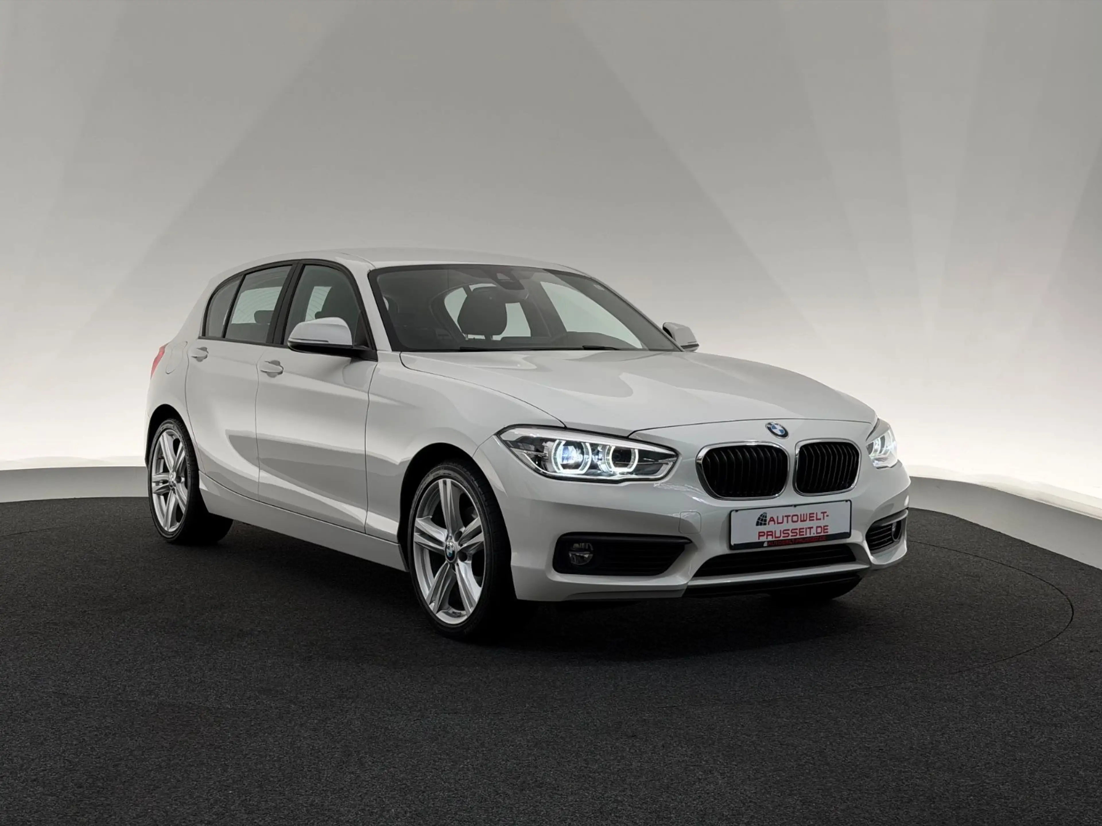 BMW 120 i Lim.*ADVANTAGE*LED-SHZ-TEMPOMAT-NEBEL-PDC