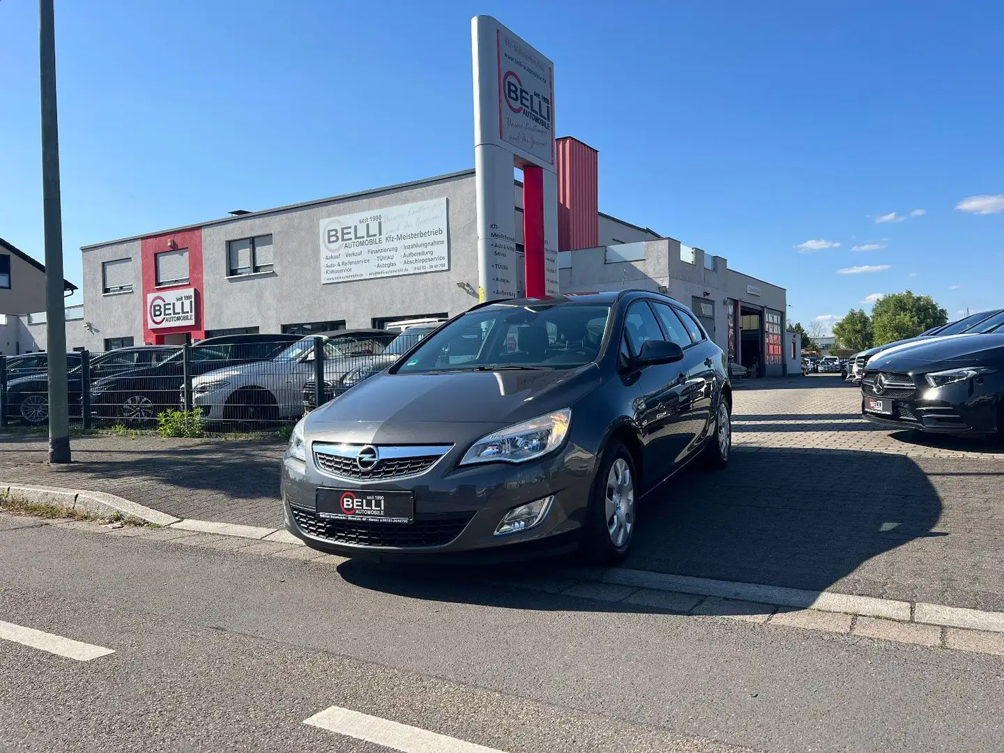 Opel Astra J Sports Tourer Edition AHK FINANZIERUNG Grau - 1