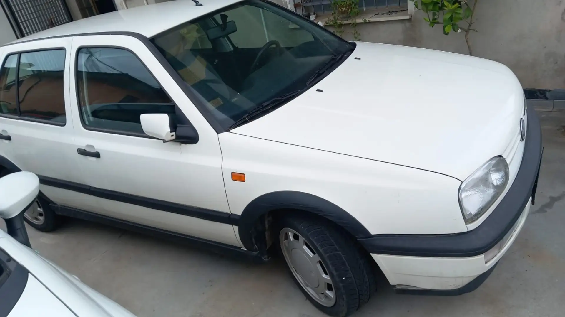 Volkswagen Golf GTI 2.0 116cv Bílá - 2