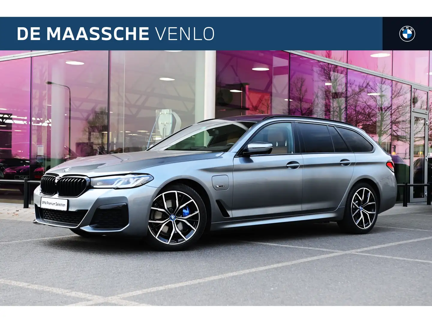 BMW 530 5 Serie Touring 530e xDrive High Executive M Sport Grijs - 1