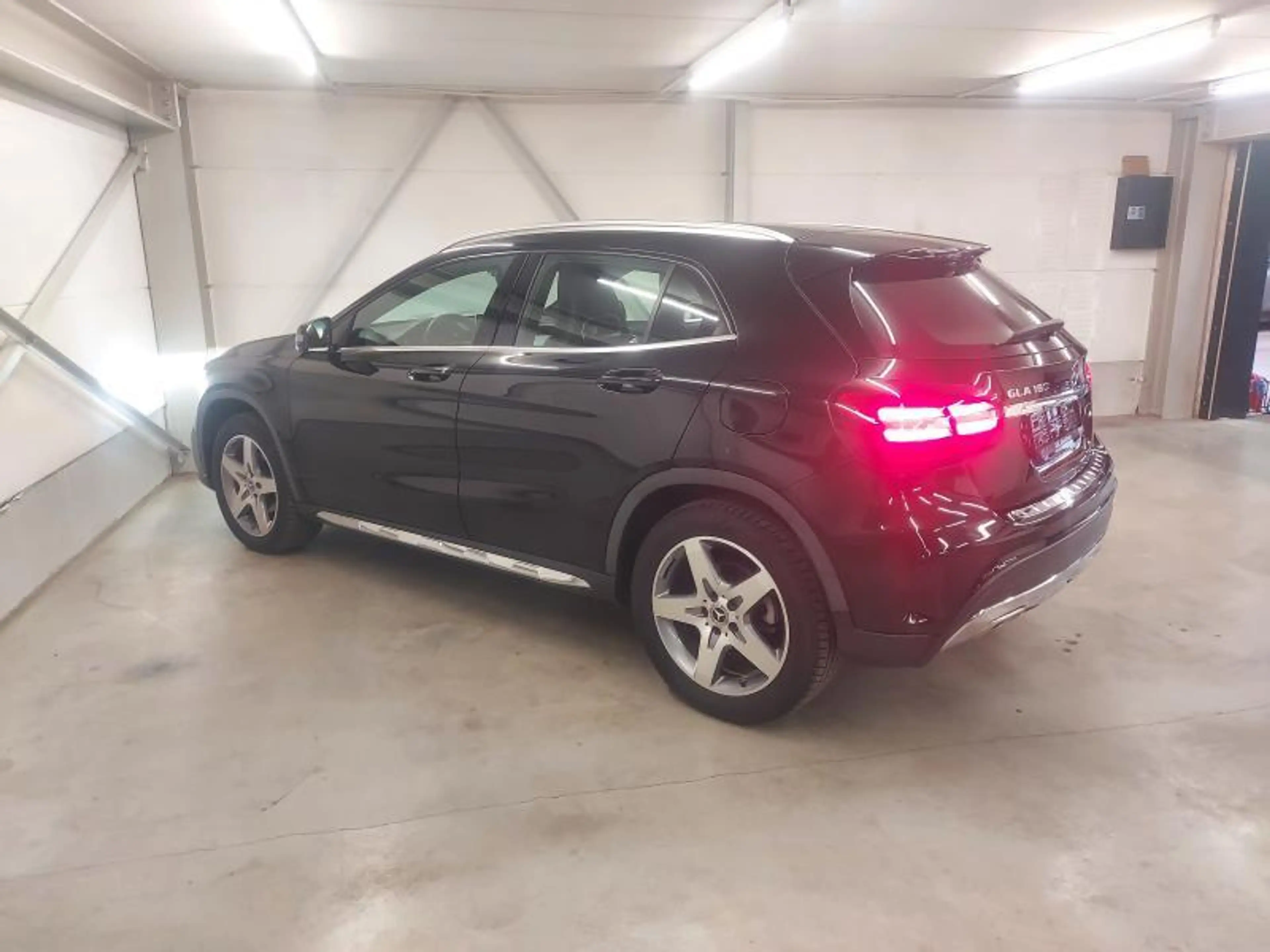 Mercedes-Benz GLA 180 1.6i 122cv *Boîte Auto*NAVI*CAMERA*CLIM*CRUISE* — photo 6