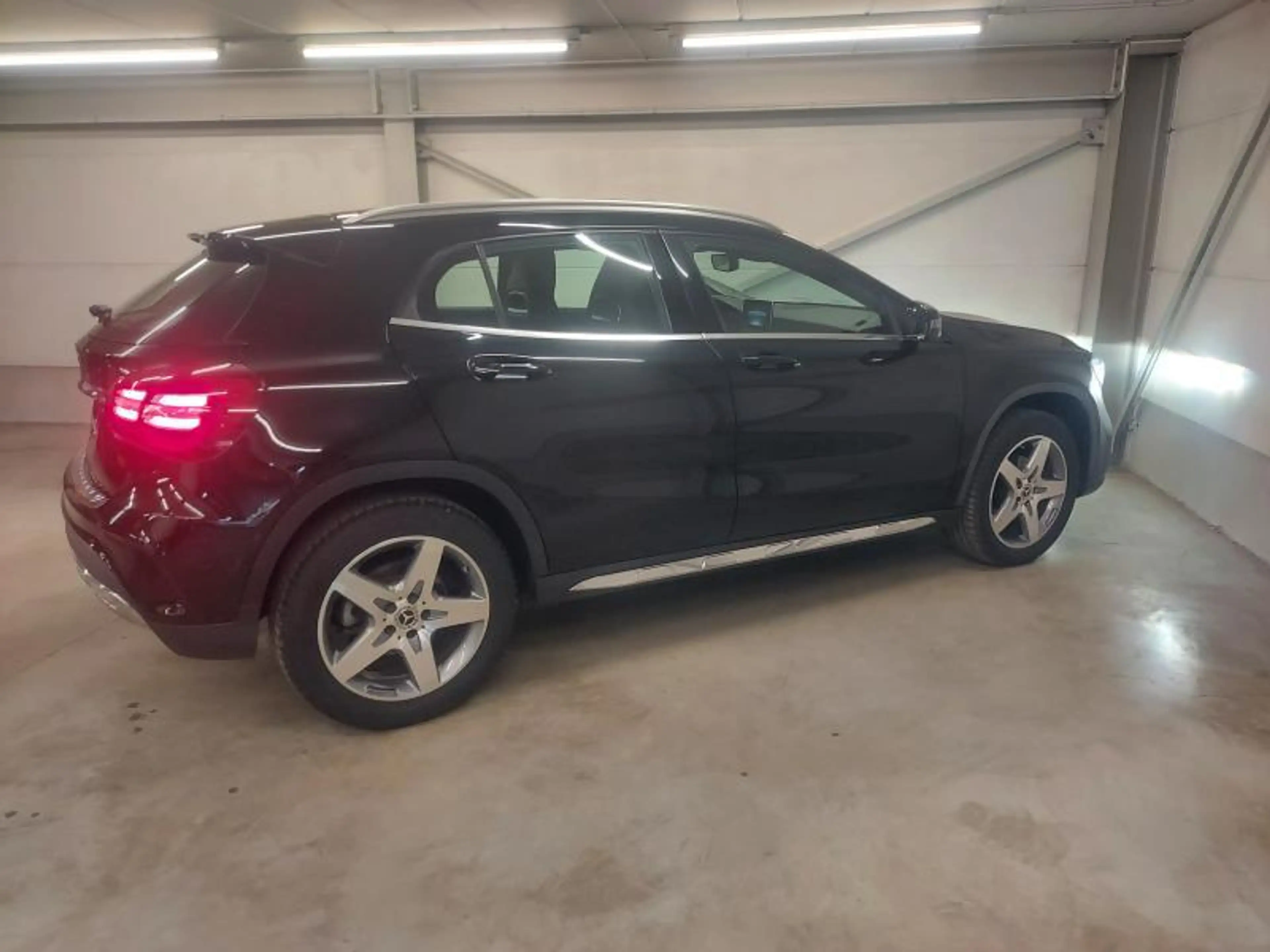 Mercedes-Benz GLA 180 1.6i 122cv *Boîte Auto*NAVI*CAMERA*CLIM*CRUISE* — photo 4
