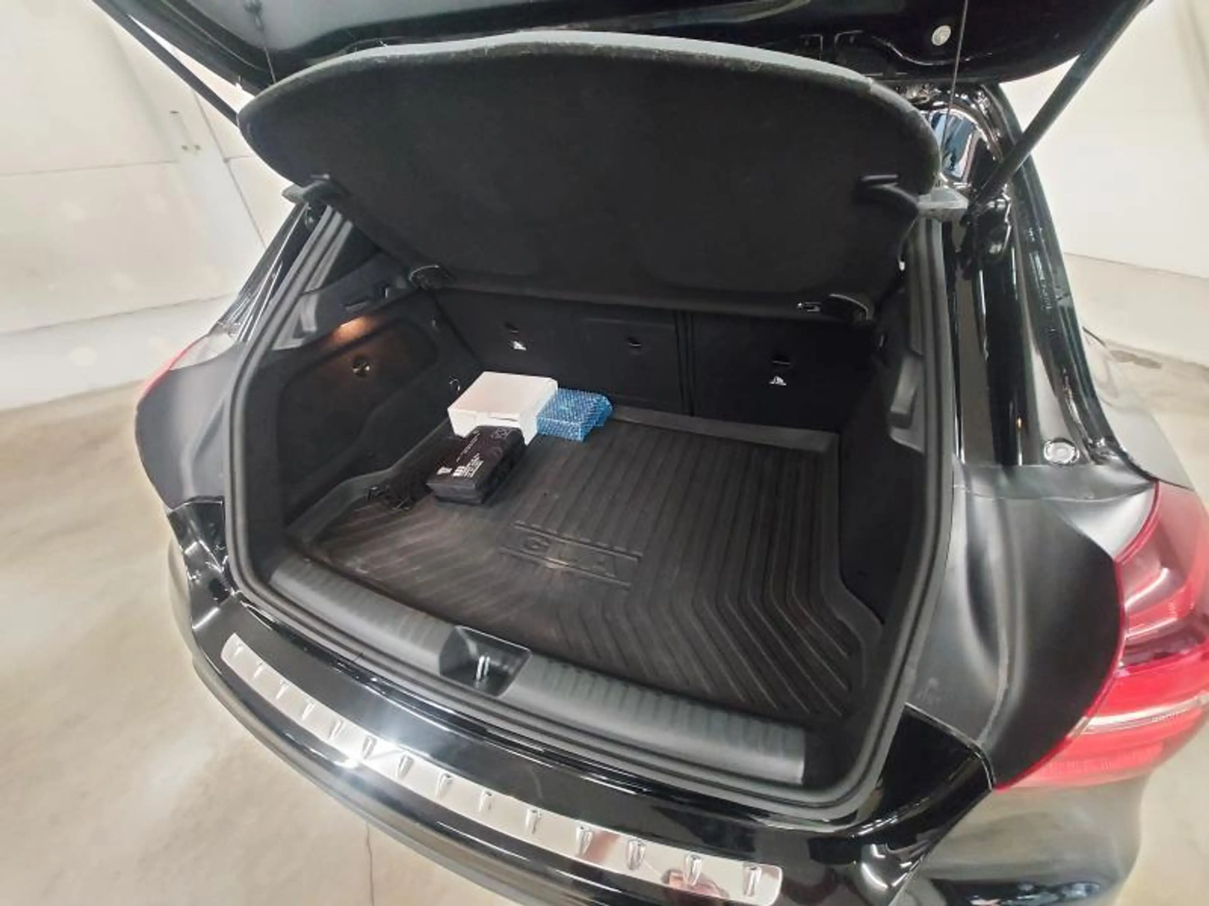 Mercedes-Benz GLA 180 1.6i 122cv *Boîte Auto*NAVI*CAMERA*CLIM*CRUISE* — photo 9