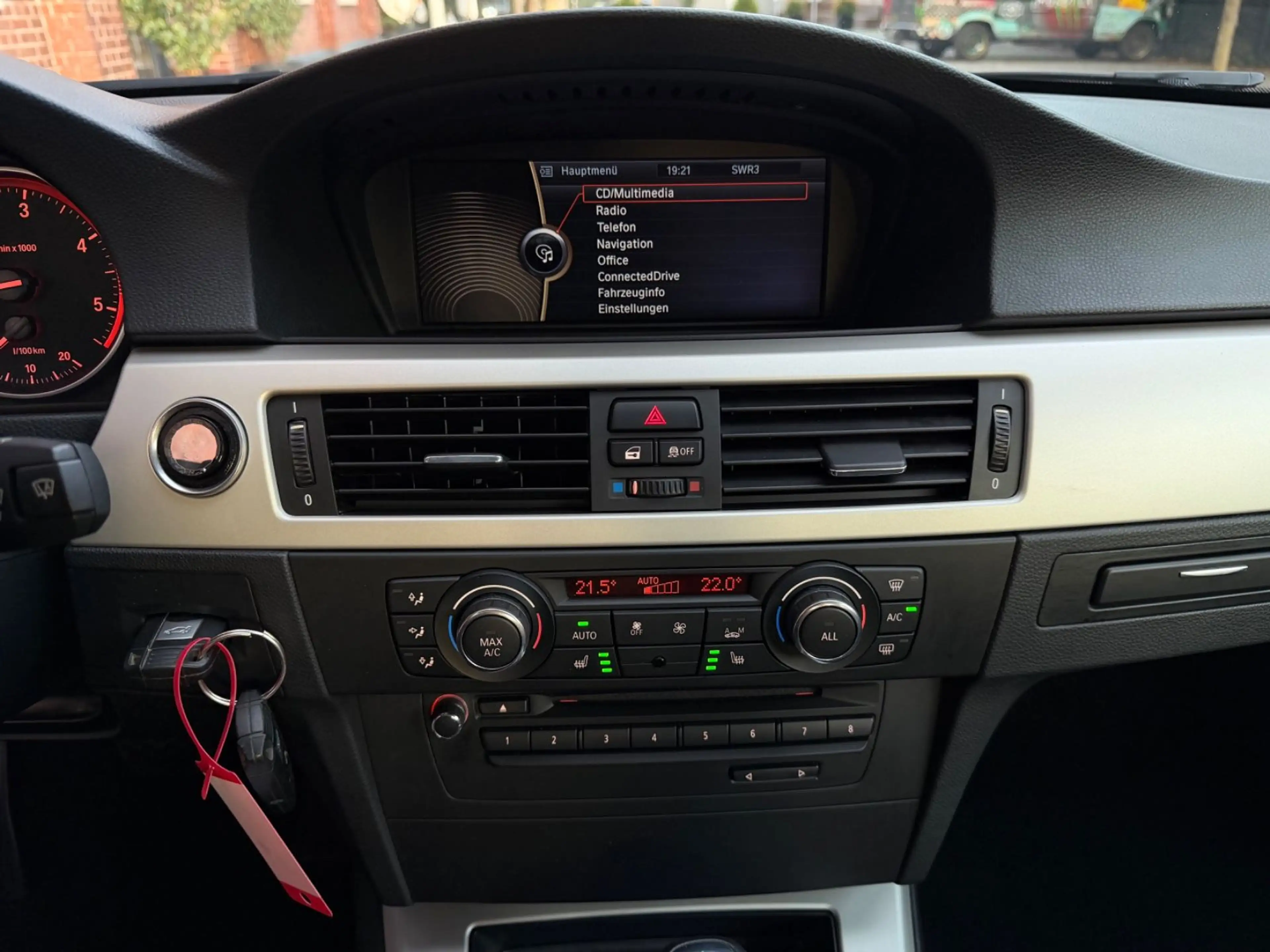 BMW 325 d E92 Coupe *Leder*2.Hand*ACC*8-Fach*Navi*AHK — photo 11