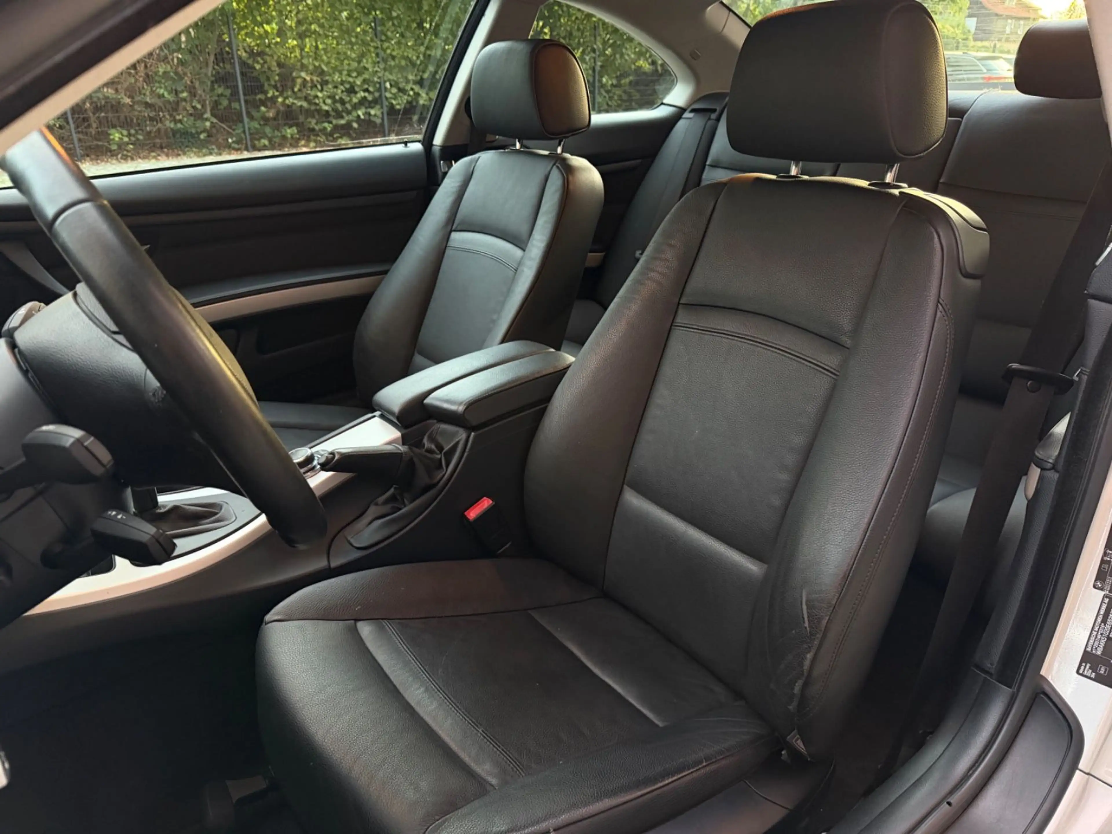 BMW 325 d E92 Coupe *Leder*2.Hand*ACC*8-Fach*Navi*AHK — photo 9