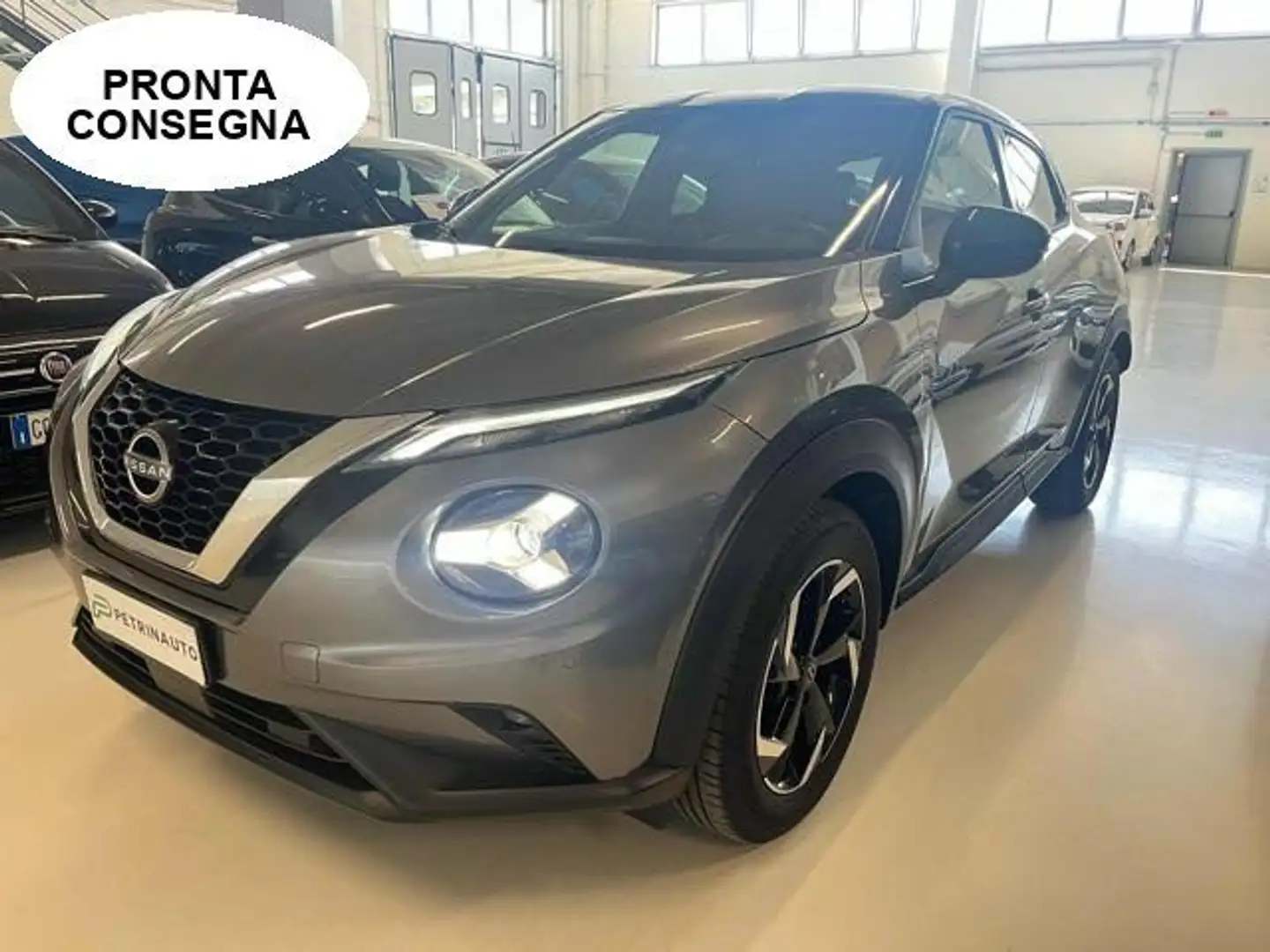 Nissan Juke 1.0 DIG-T 114 CV N-Connecta Grijs - 1