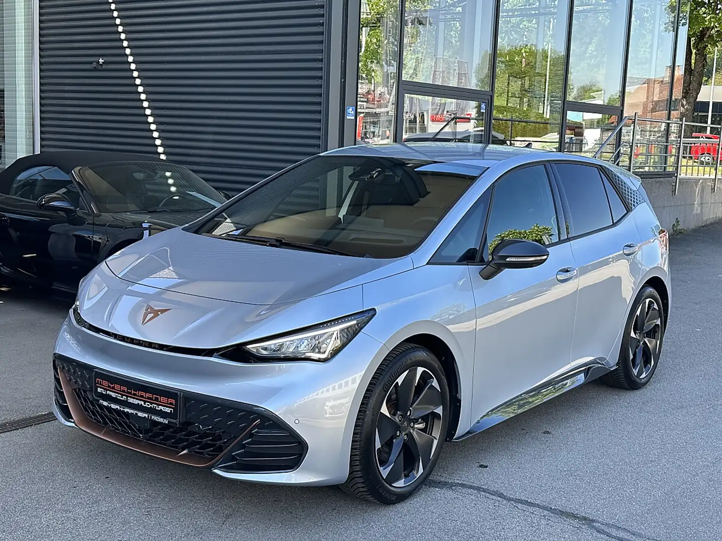CUPRA Born 77kWh e-Boost Silber - 1