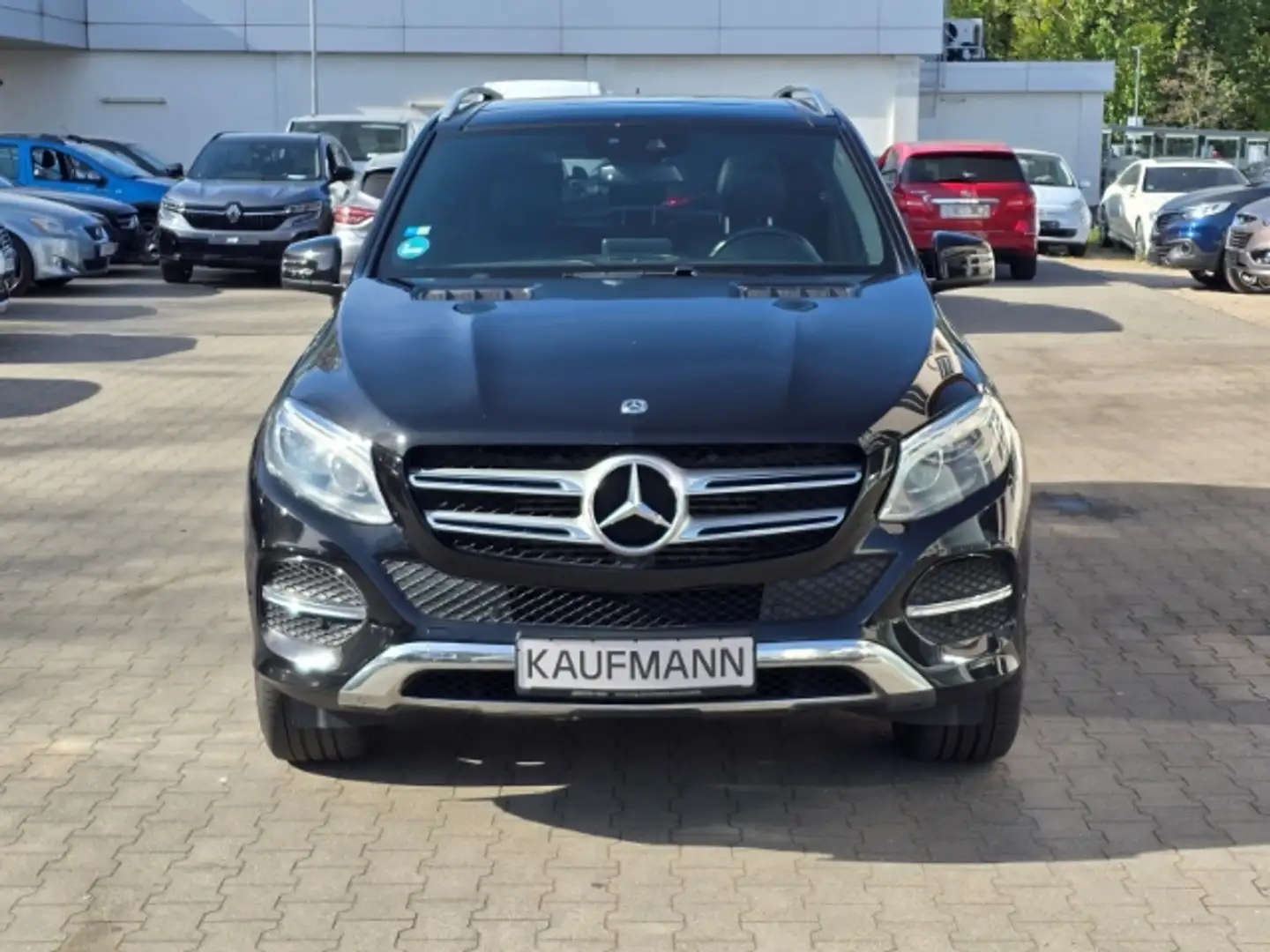 Mercedes-Benz GLE 350 d 4Matic Allrad StandHZG AHK El. Panodach Panorama Černá - 2