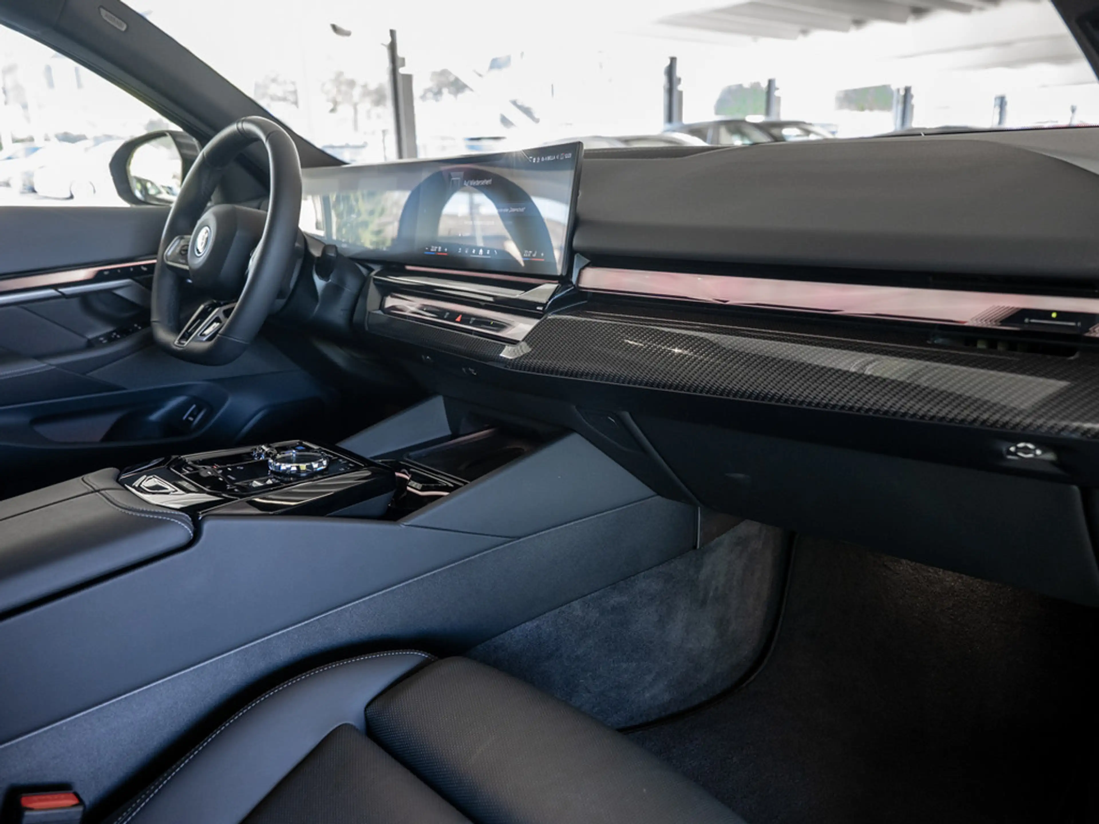 BMW i5 40 xDrive M-Sport Pro PANO AHK B&W HUD ACC — photo 11
