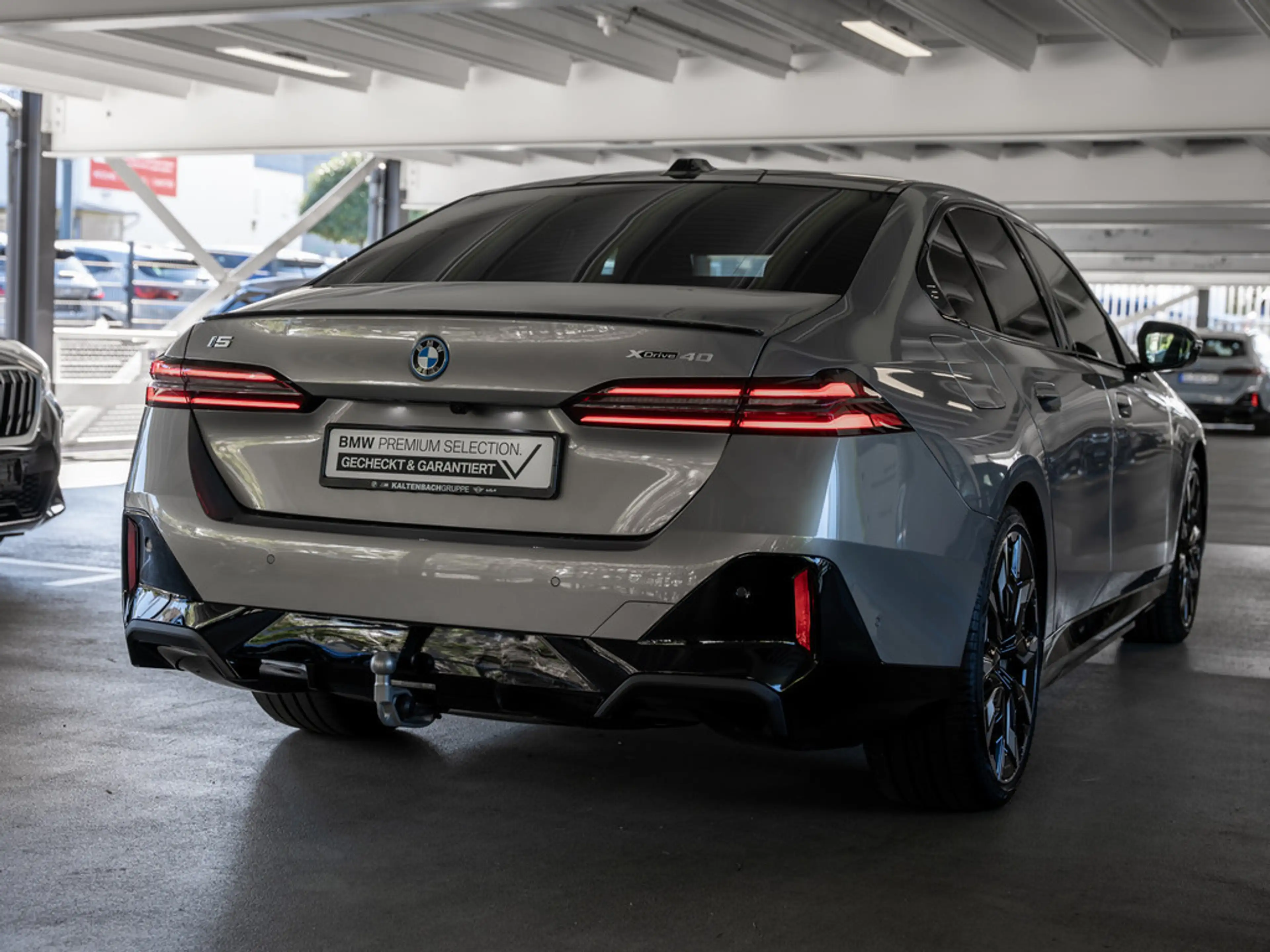 BMW i5 40 xDrive M-Sport Pro PANO AHK B&W HUD ACC — photo 7