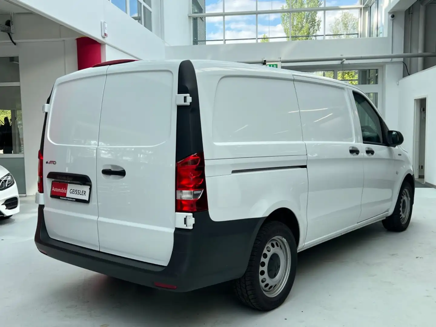Mercedes-Benz Vito Kasten eVito lang Kamera+Automatik+Flügeltüren Weiß - 2