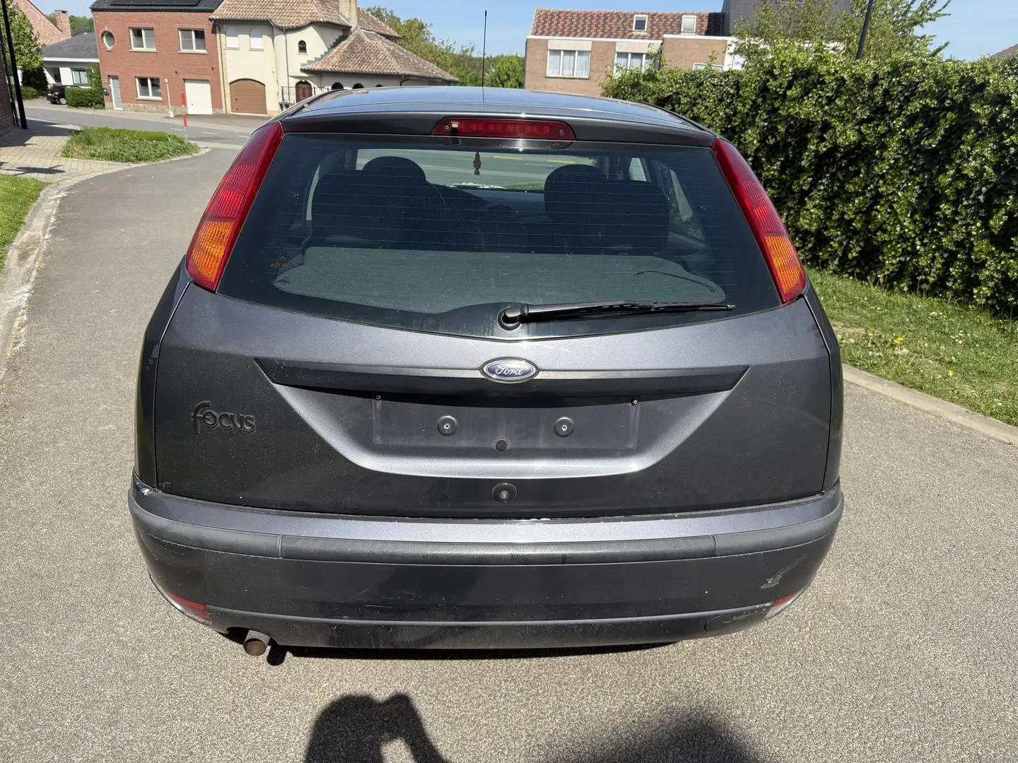 Ford Focus 1.6i 16v ESSENCE 2002 Berline 5P Gps LEZ OK !! Gris - 2