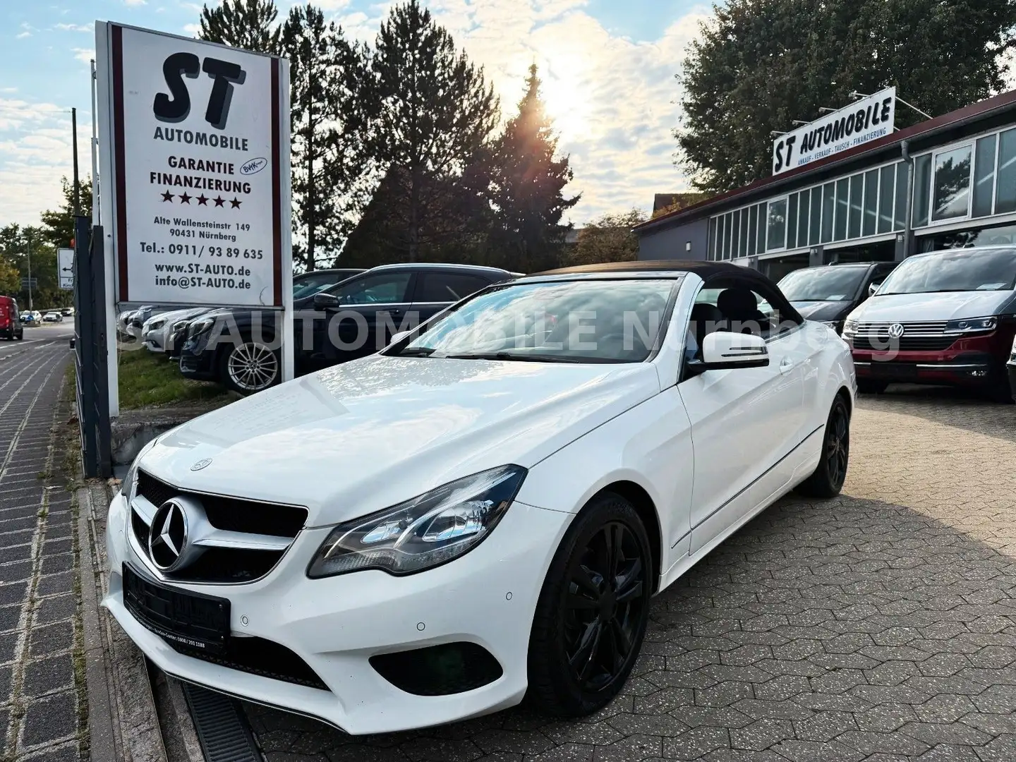 Mercedes-Benz E 220 CDI Cabrio*AUTOMATIK*LEDER*AHK*TEMPO*NAVI* Blanc - 1