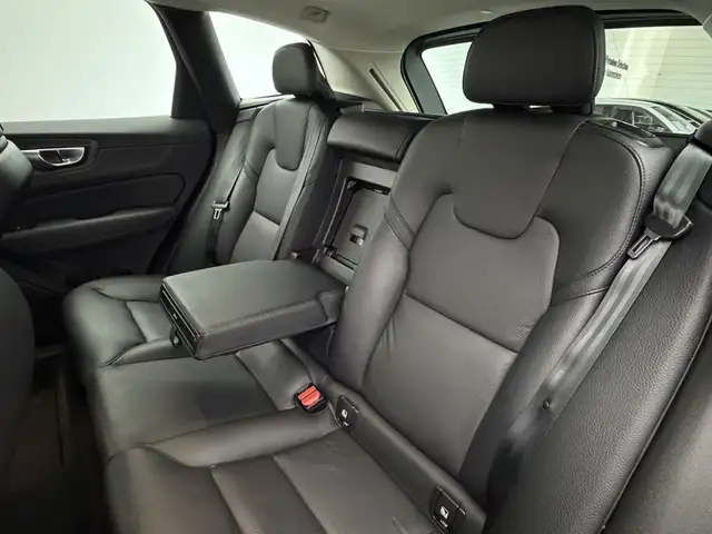 Volvo XC60 view 25