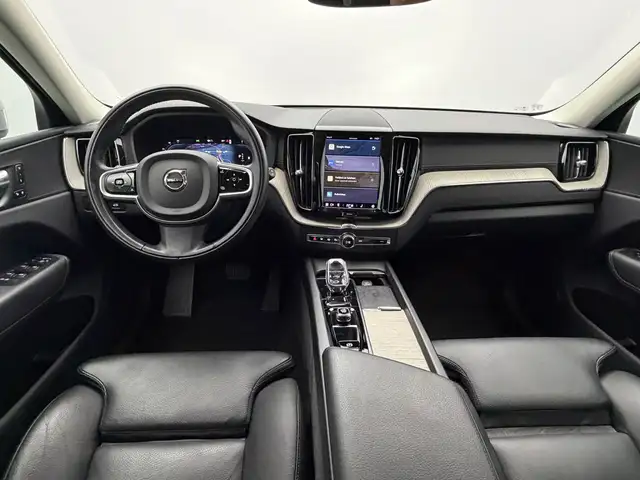 Volvo XC60 view 2
