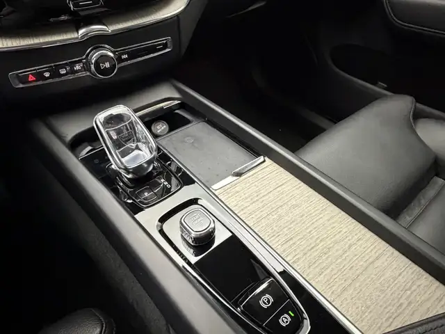 Volvo XC60 view 11