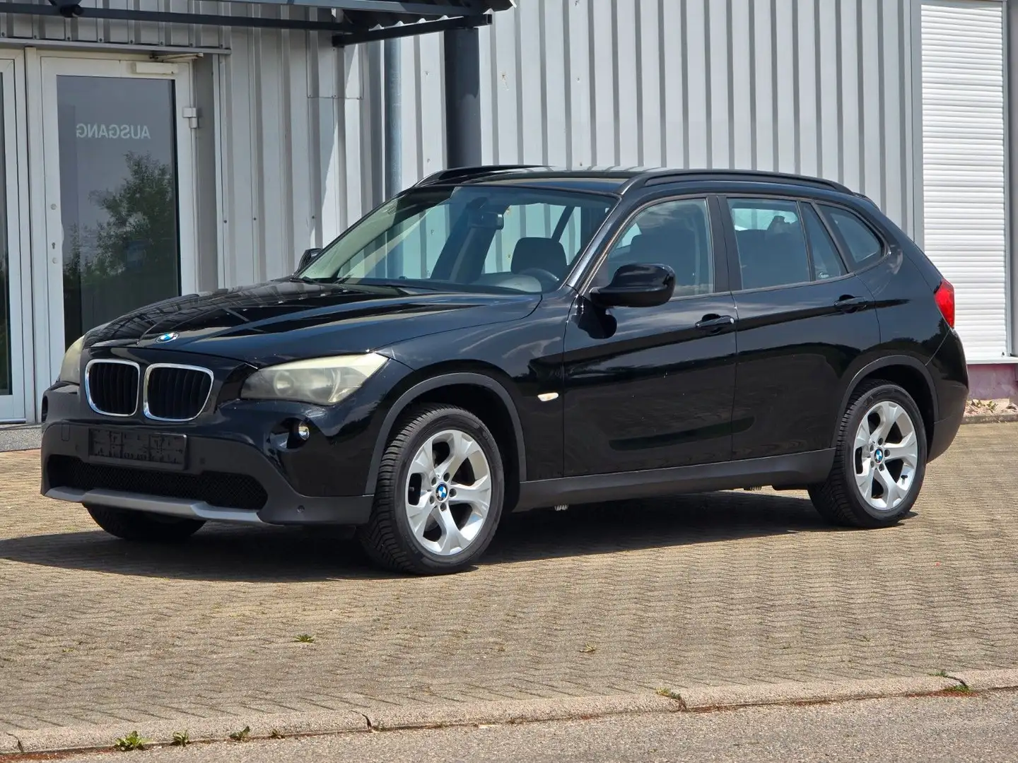 BMW X1 Baureihe X1 18 d xDrive Schwarz - 1