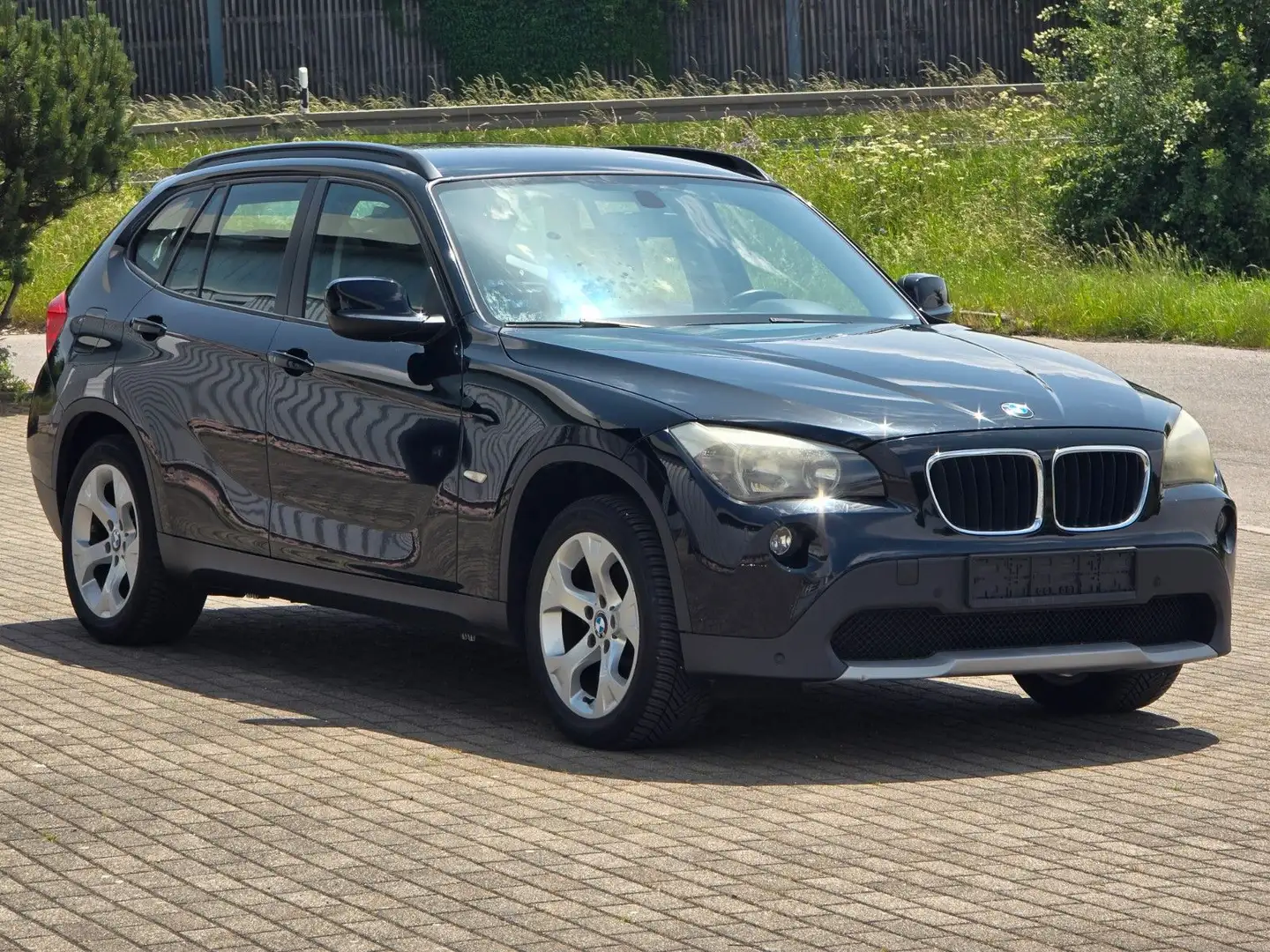BMW X1 Baureihe X1 18 d xDrive Schwarz - 2