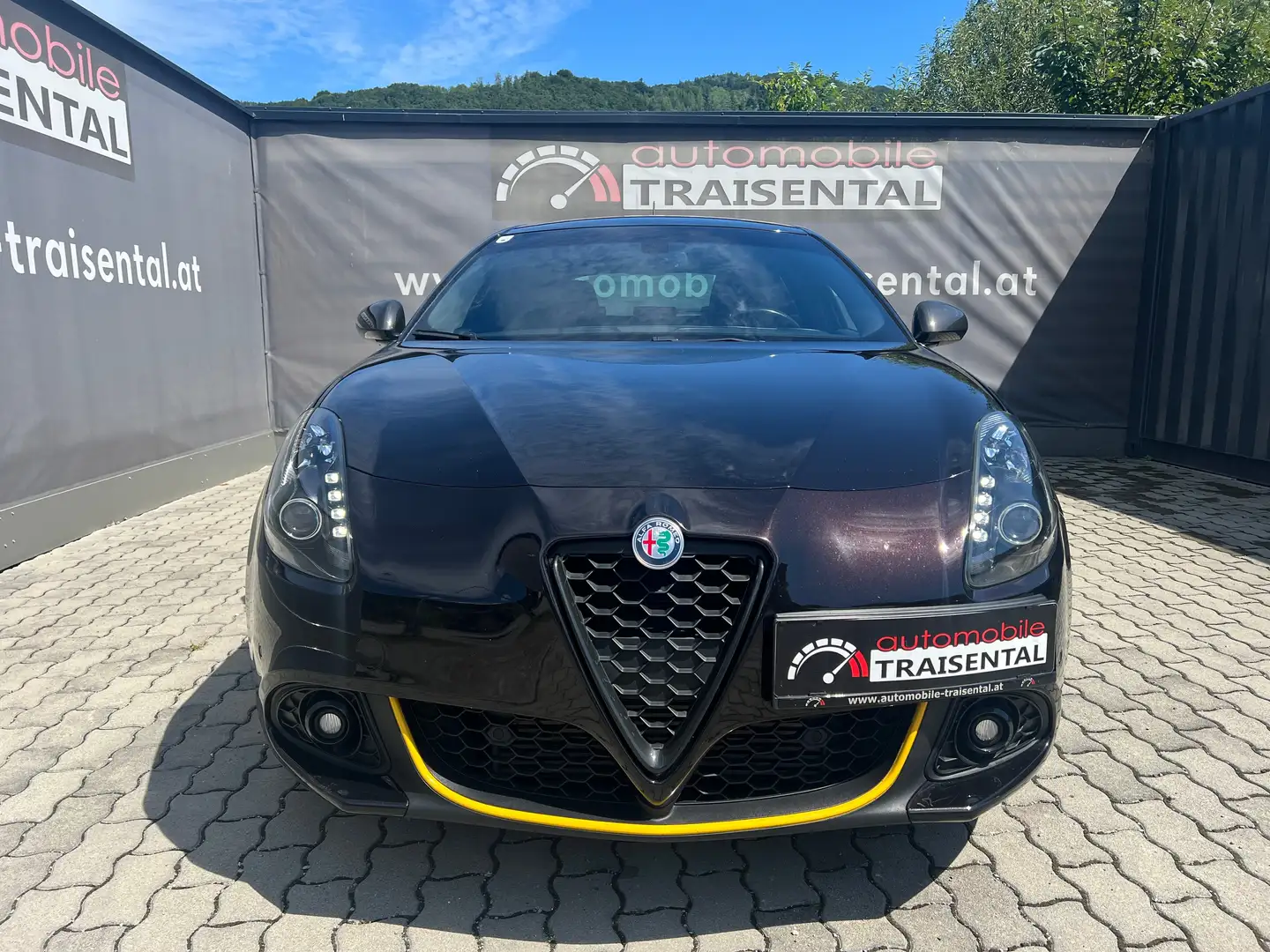 Alfa Romeo Giulietta 2.0 JTDM  Speciale TCT 170 Ps mit Veloce Paket Schwarz - 2