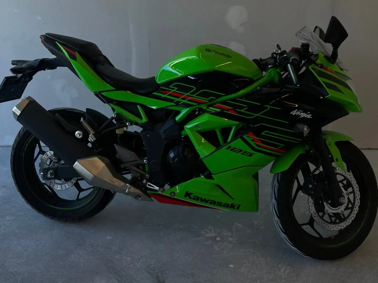 Kawasaki Ninja 125 Grün - 2