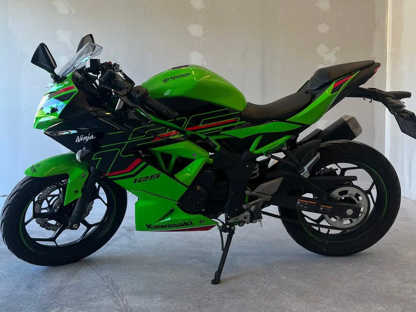 Kawasaki Ninja 125 Grün - 1