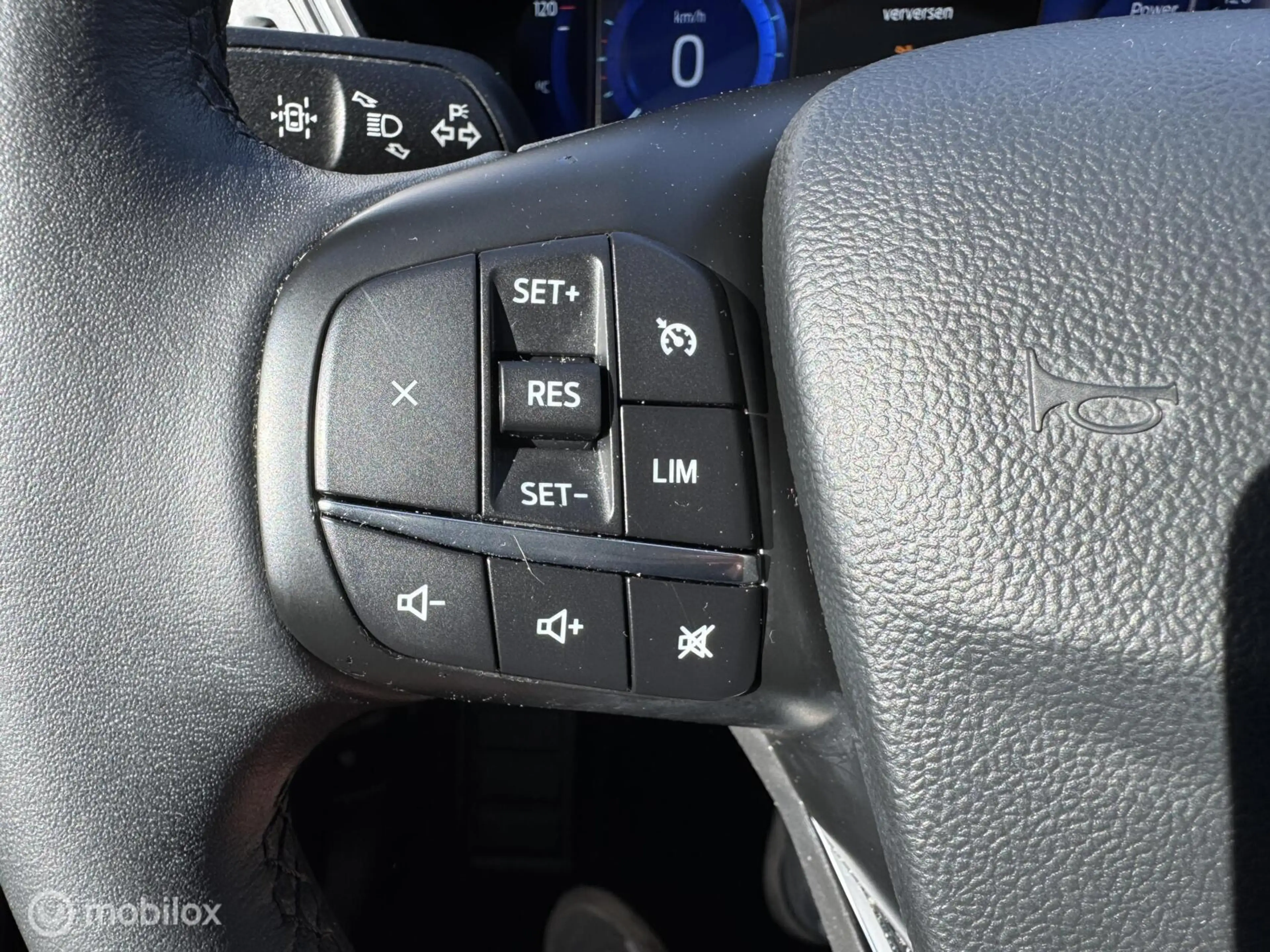 Ford Kuga 2.5 PHEV Titanium X — photo 35
