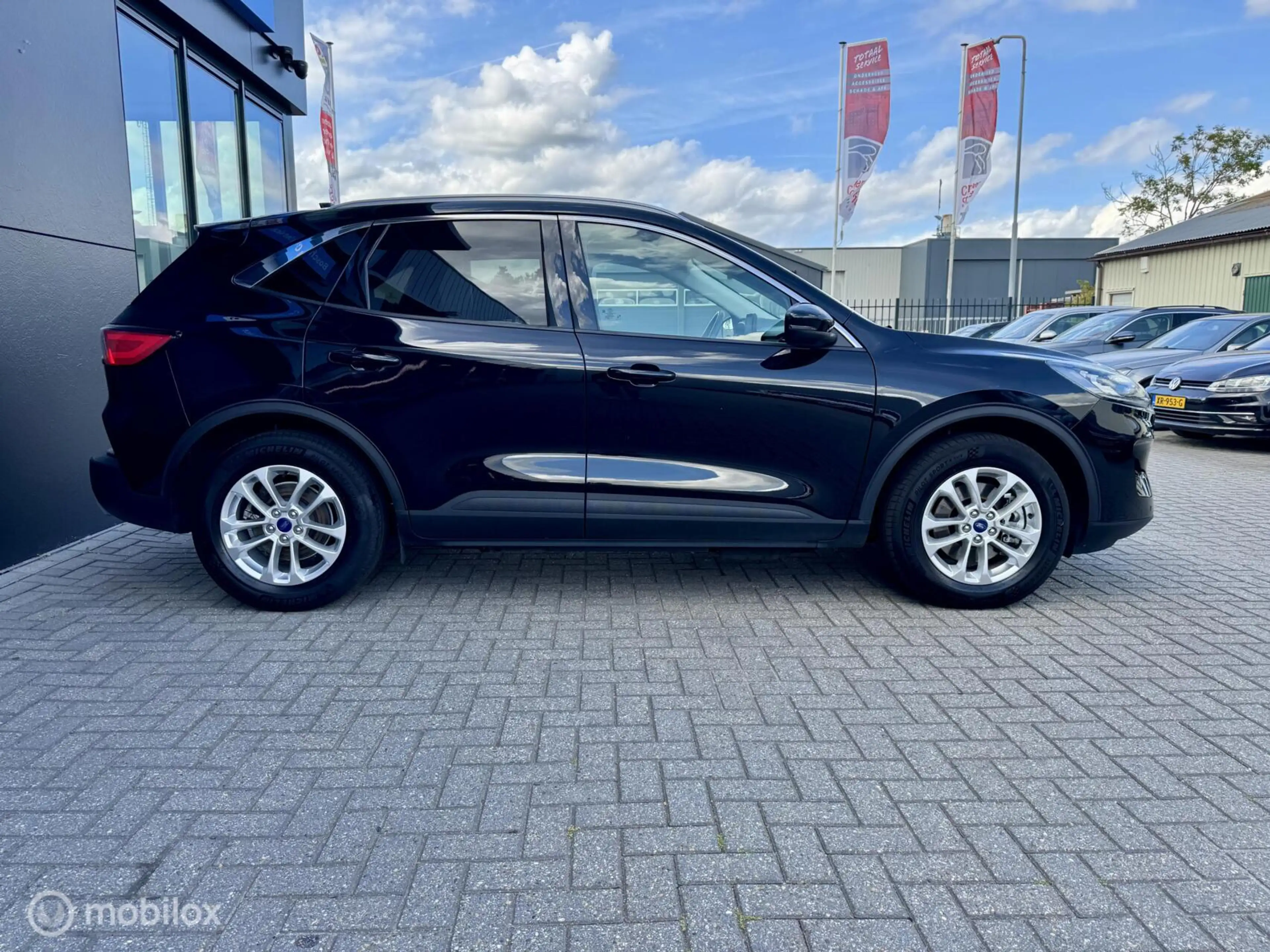 Ford Kuga 2.5 PHEV Titanium X — photo 3