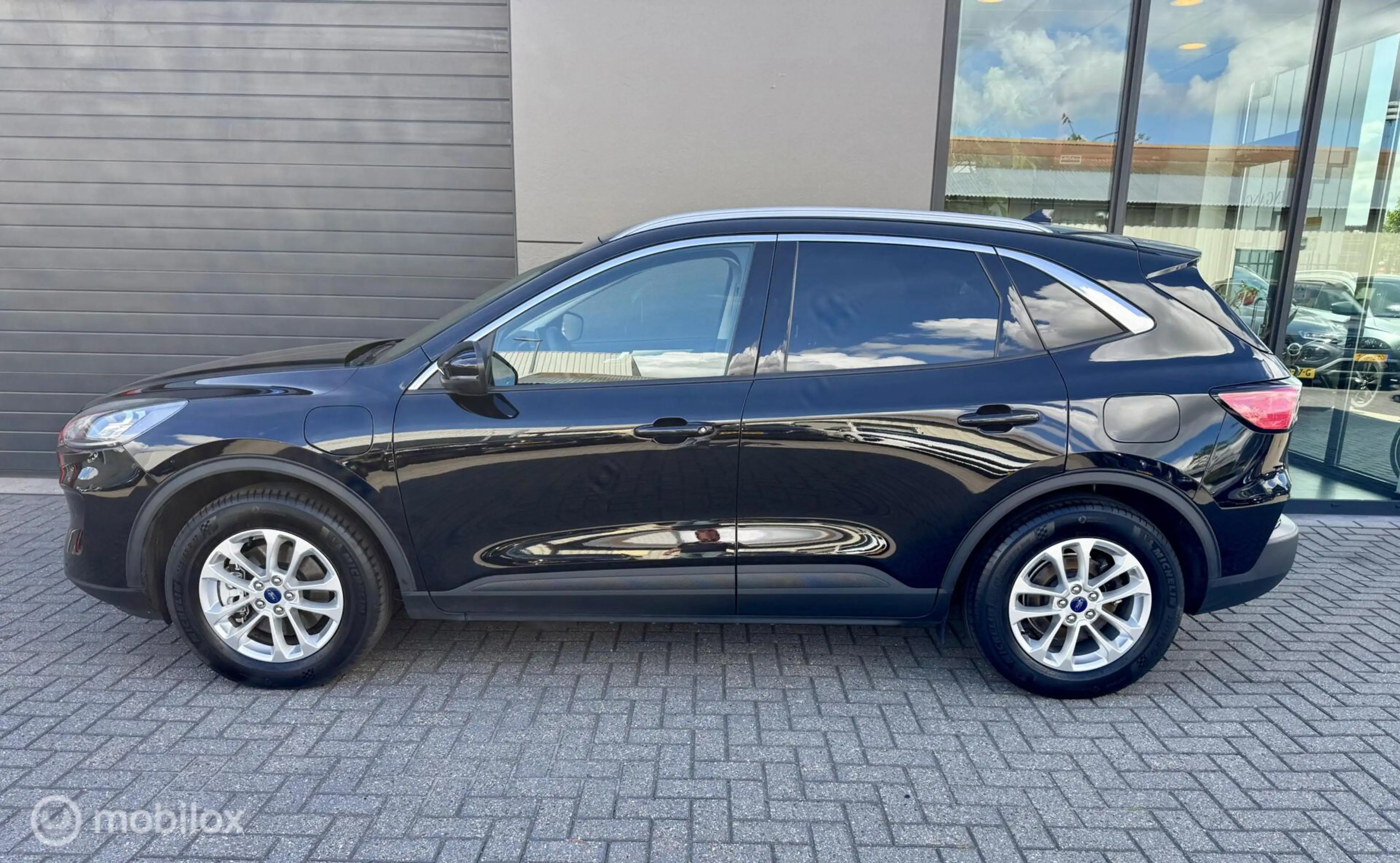 Ford Kuga 2.5 PHEV Titanium X — photo 8