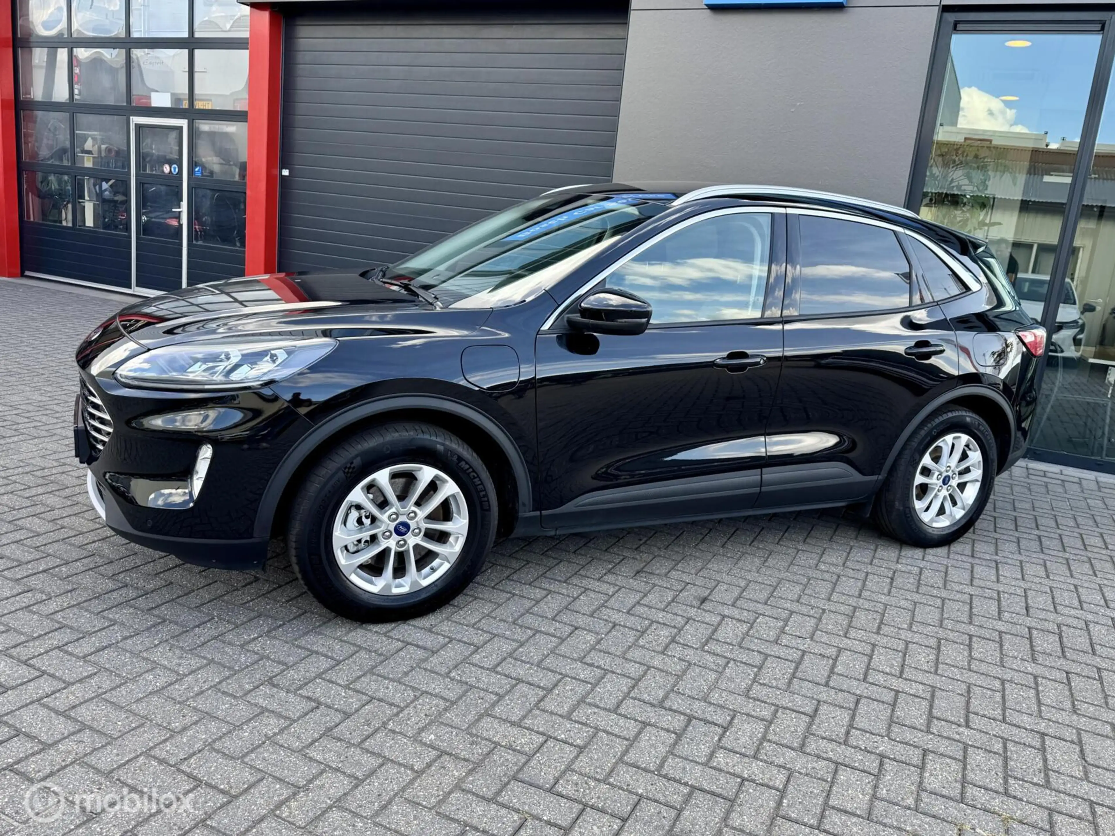 Ford Kuga 2.5 PHEV Titanium X — photo 4