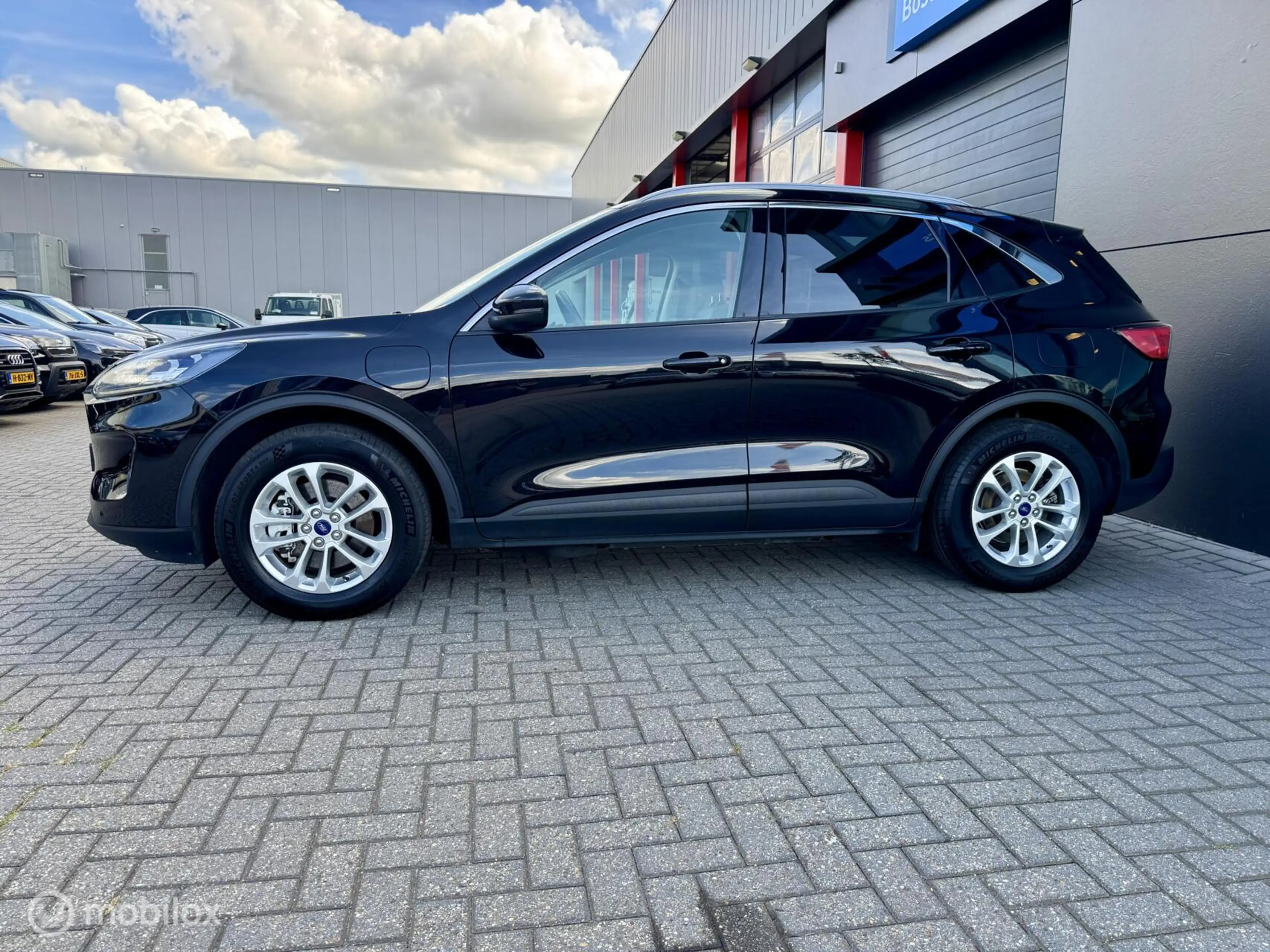 Ford Kuga 2.5 PHEV Titanium X — photo 2