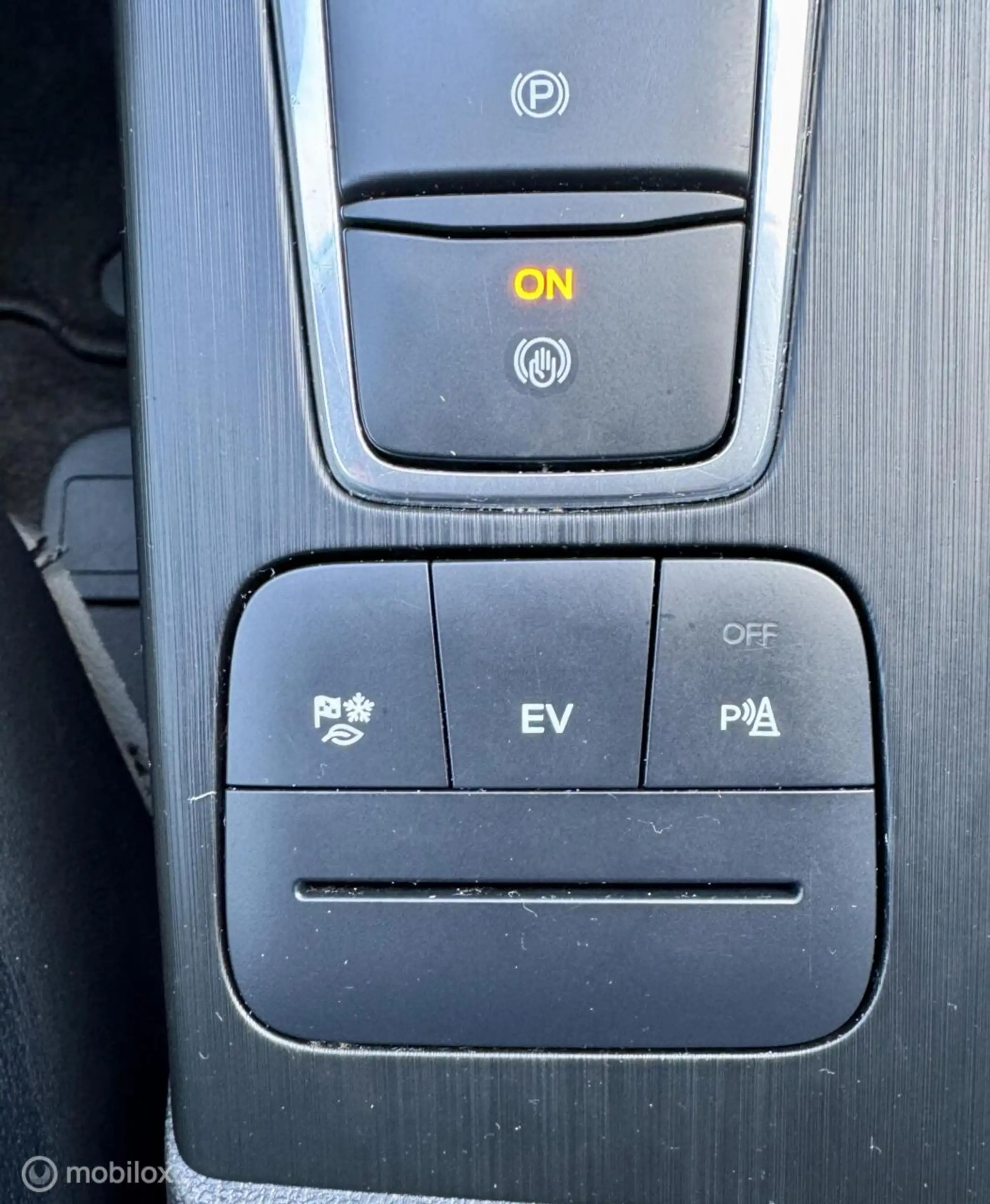 Ford Kuga 2.5 PHEV Titanium X — photo 33