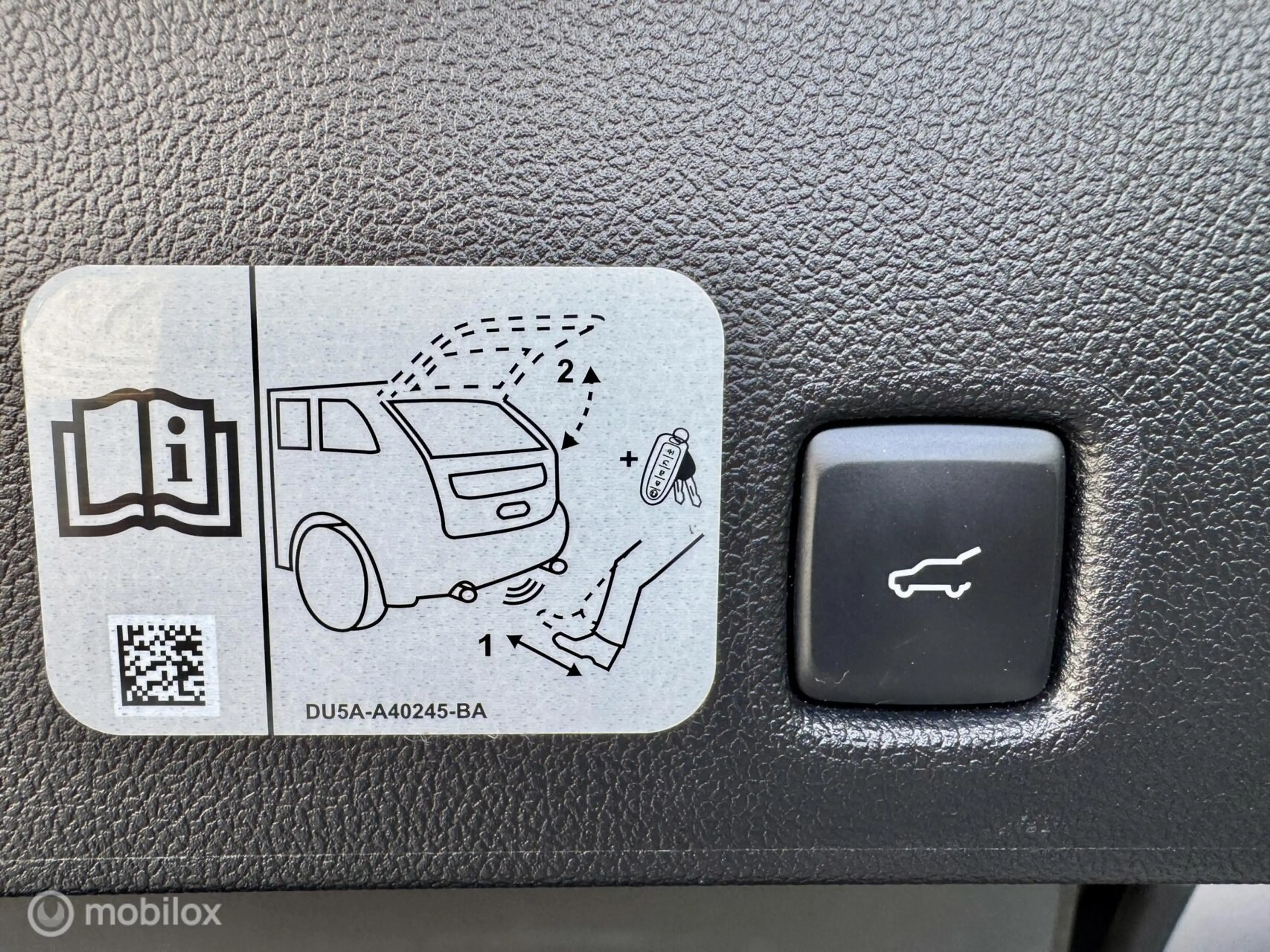 Ford Kuga 2.5 PHEV Titanium X — photo 11