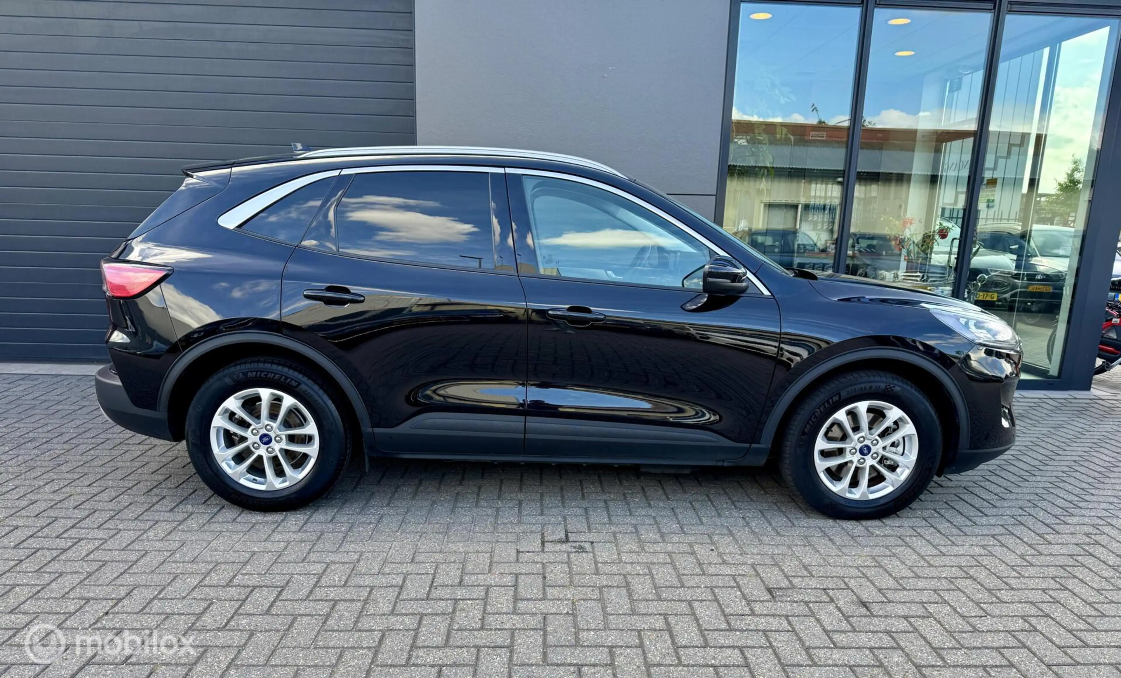 Ford Kuga 2.5 PHEV Titanium X — photo 9